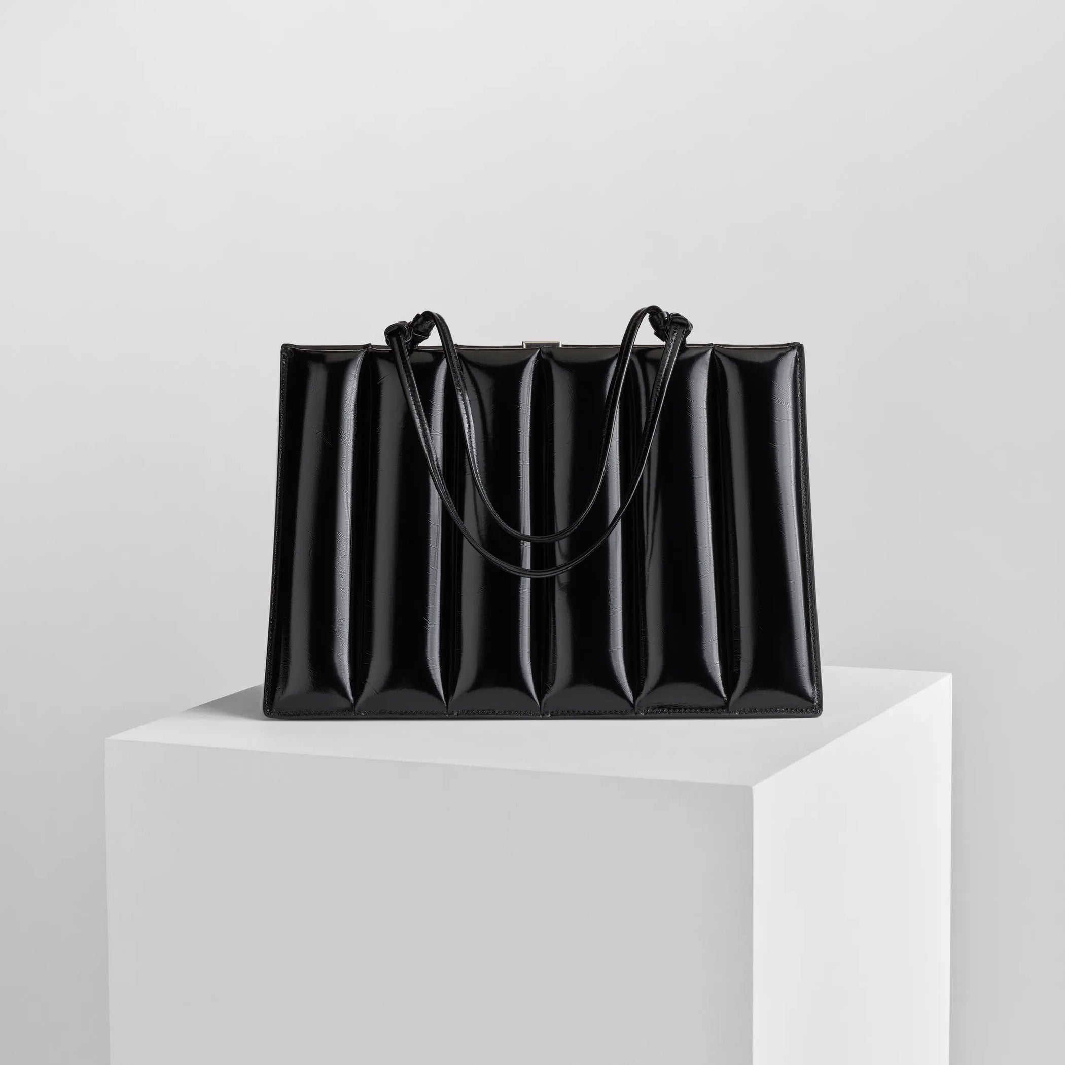 Front view of drive bag in black leather.