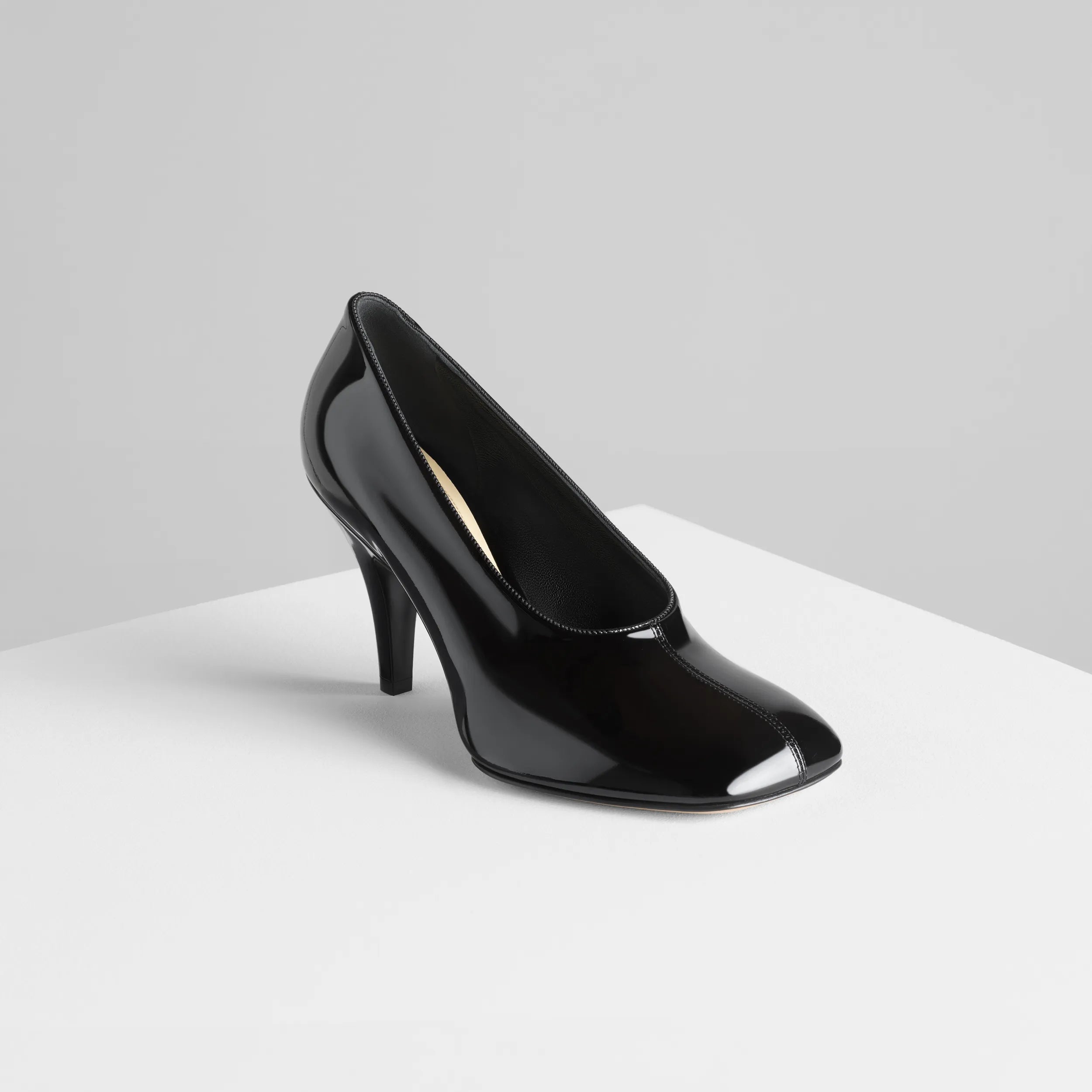PHOEBE PHILO | SOFT PUMP 90 | BLACK PATENT LEATHER