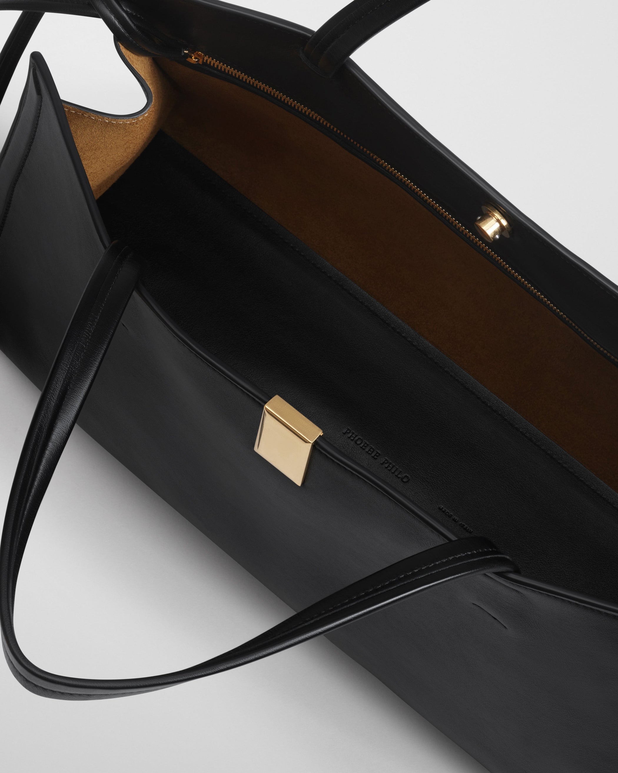 Close up view of SMALL KIT CABAS in black leather with gold