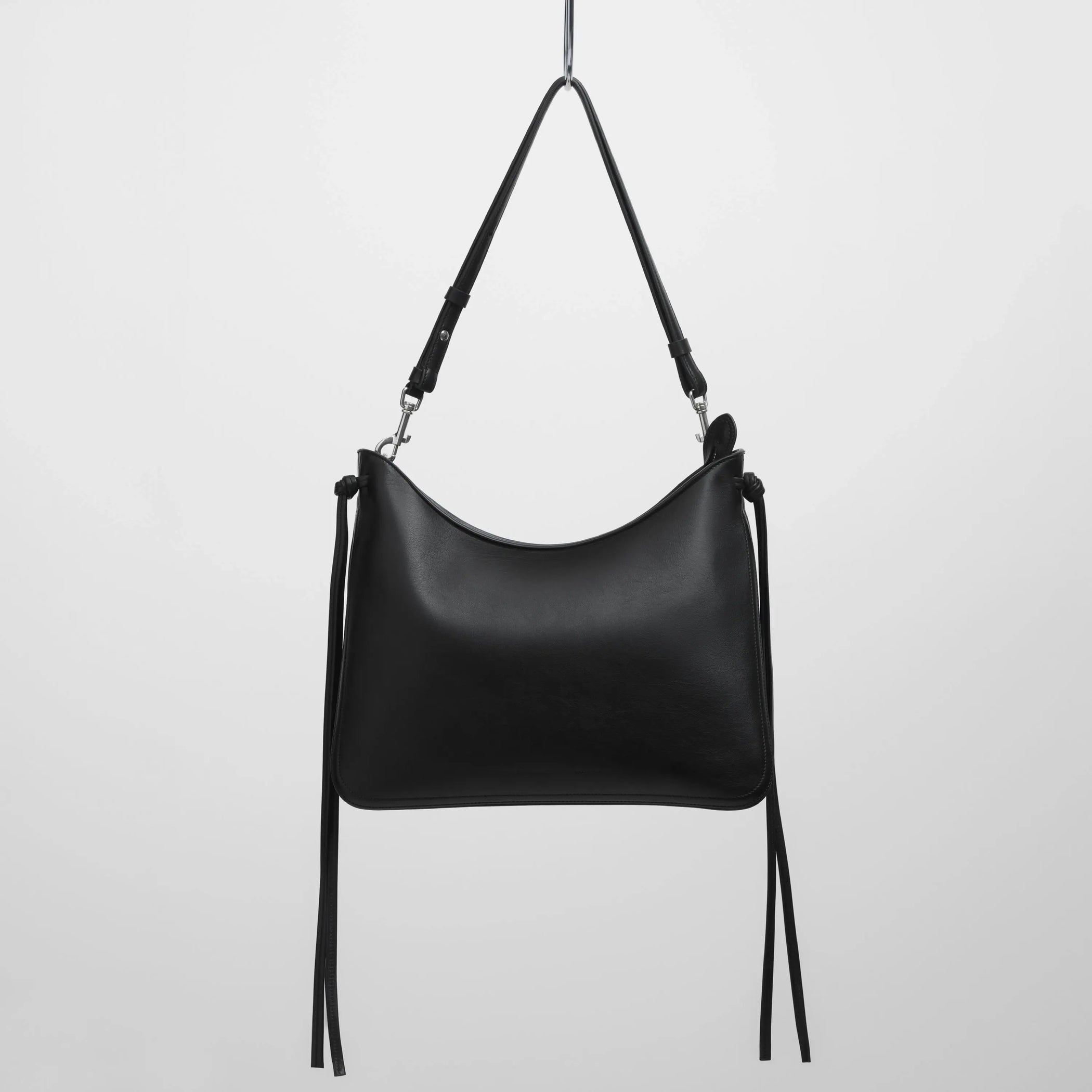 Front view of Gig bag in black leather.