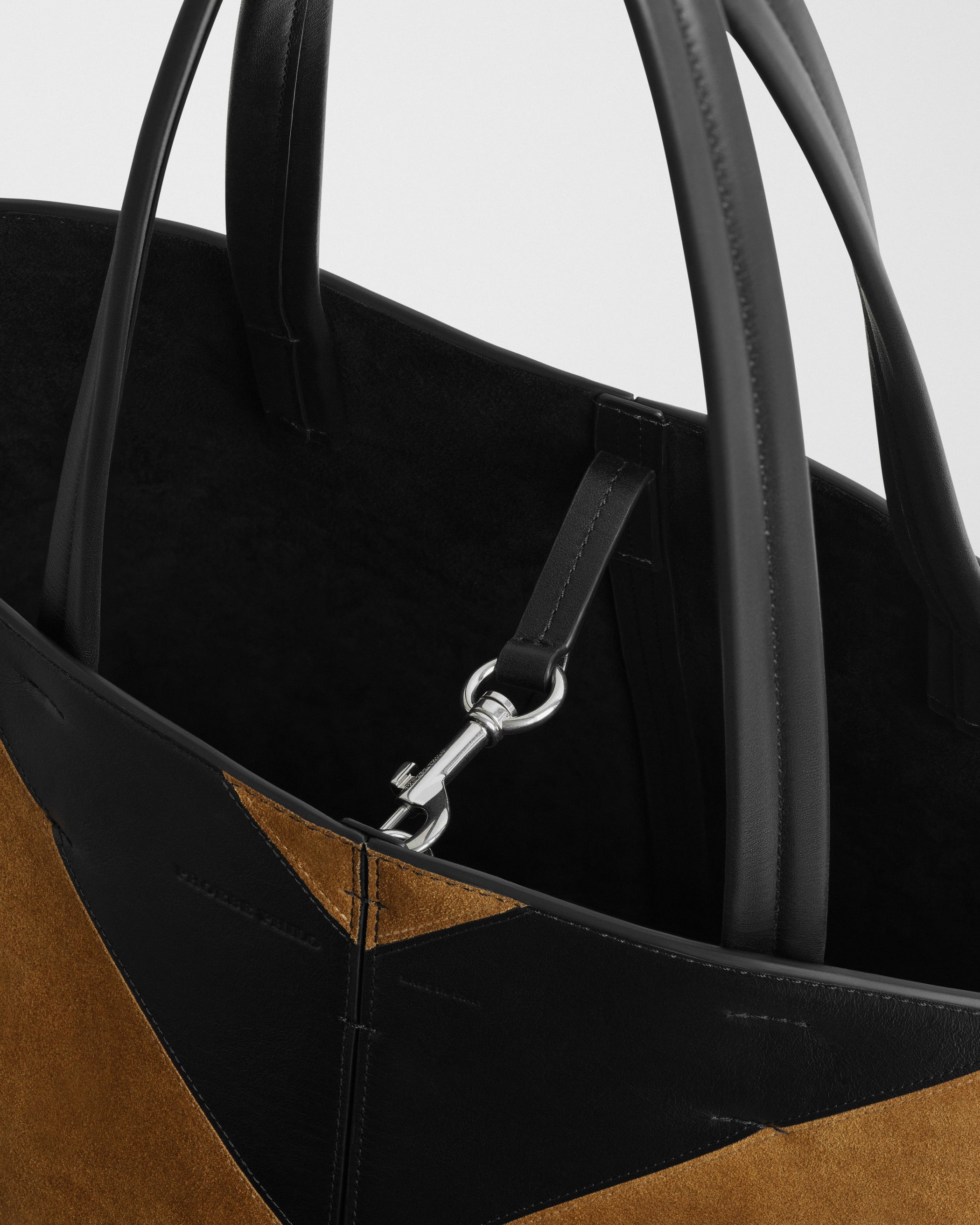 Close up view of POT CABAS BAG in black leather and toffee suede