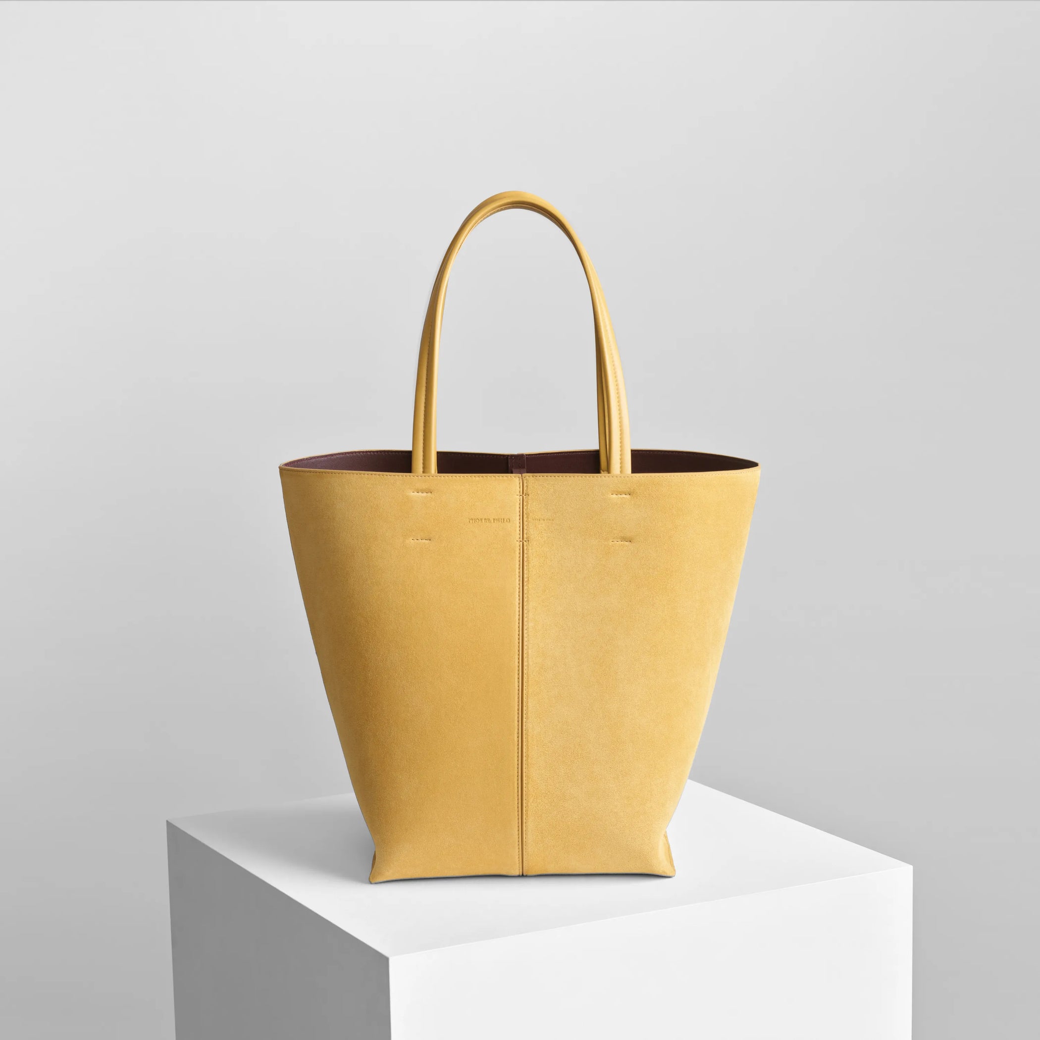 Front view of pot cabas in corn yellow