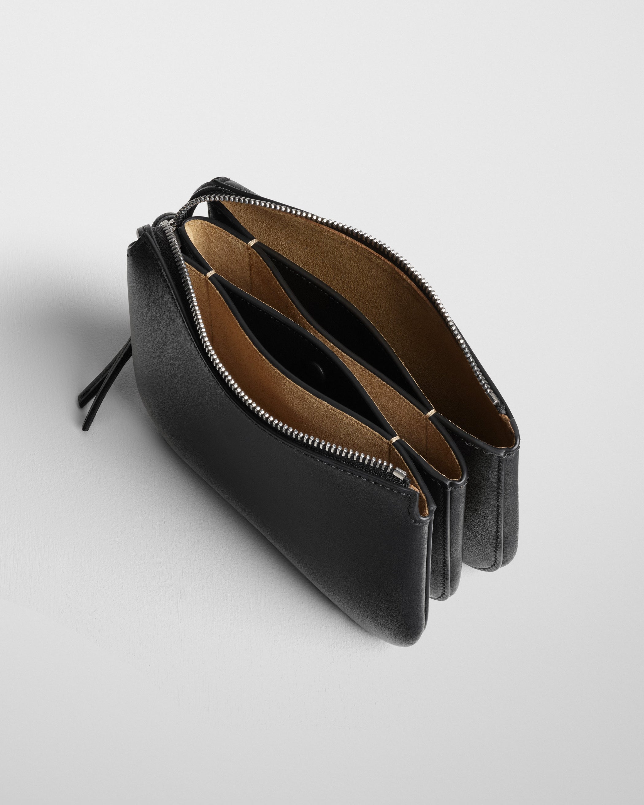 Detail open view of POCKET GIG in black leather