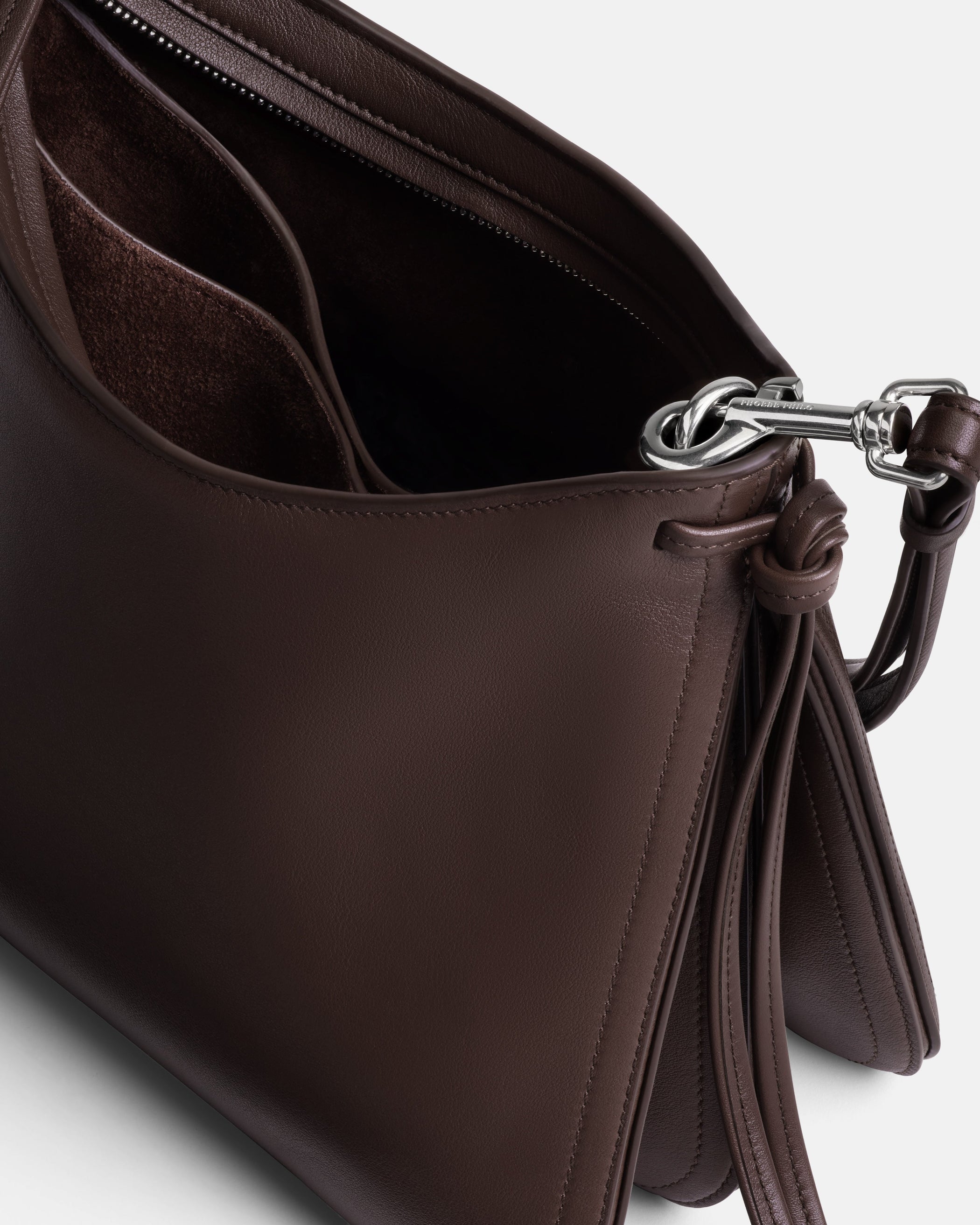 Detail view of SMALL GIG BAG in cognac leather