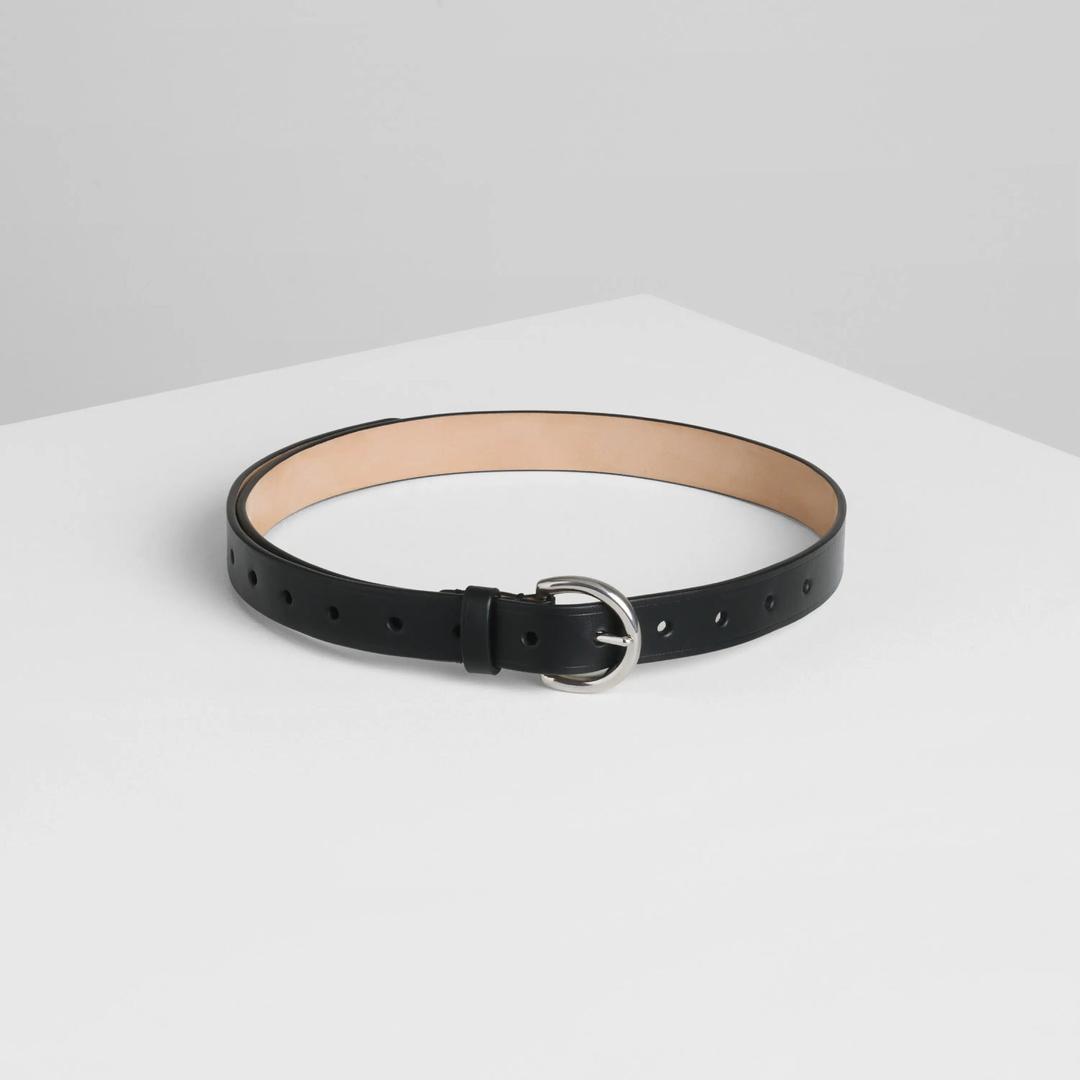 Front view of round buckle belt in black 