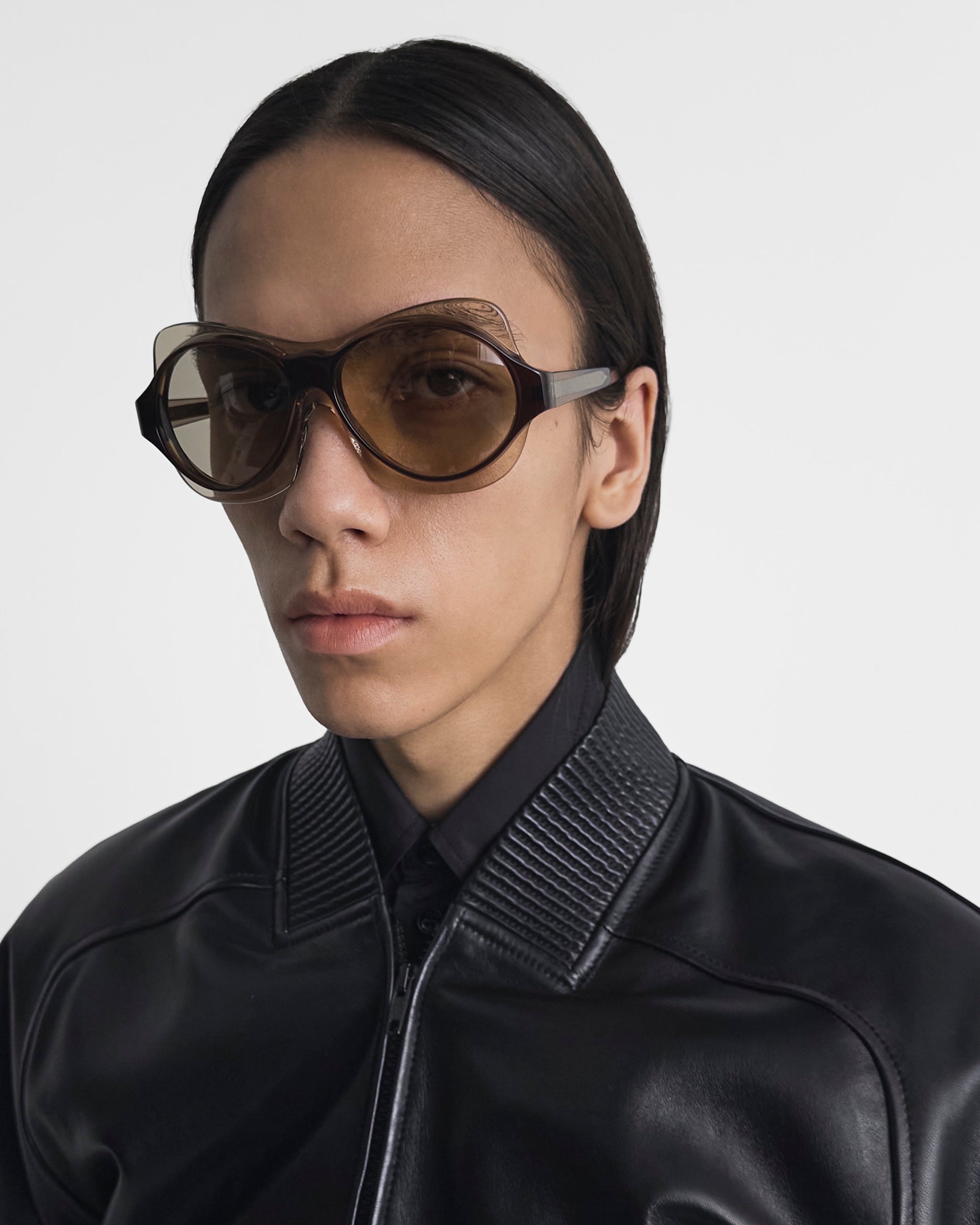 Front view of model wearing COOKIE SUNGLASSES in cognac acetate