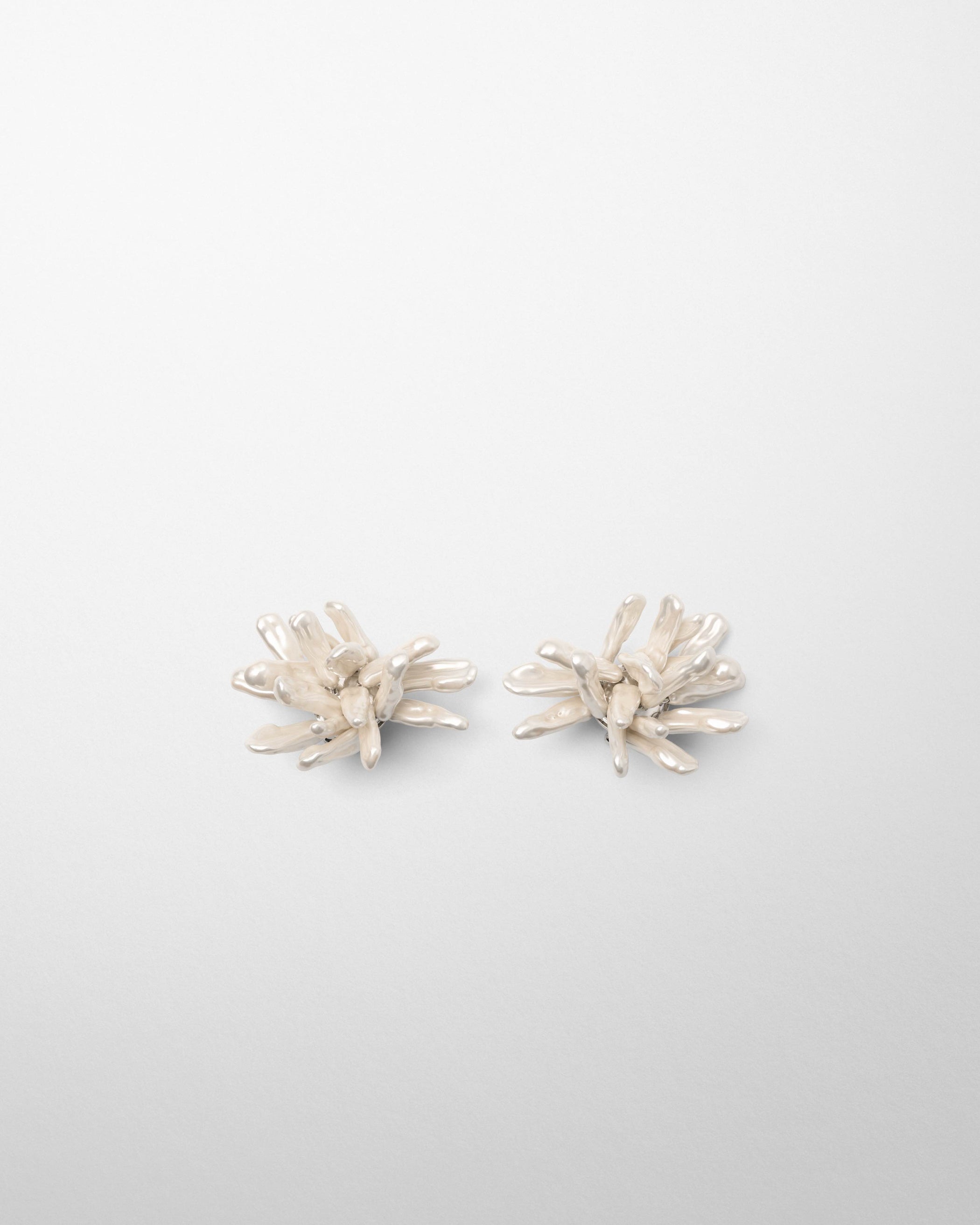 CLUSTER EARRINGS | silver cream resin