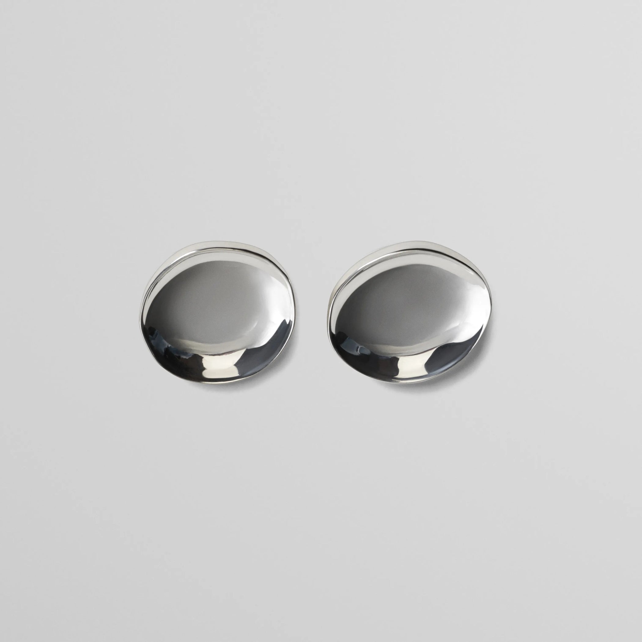 Front view medallion earrings in silver.