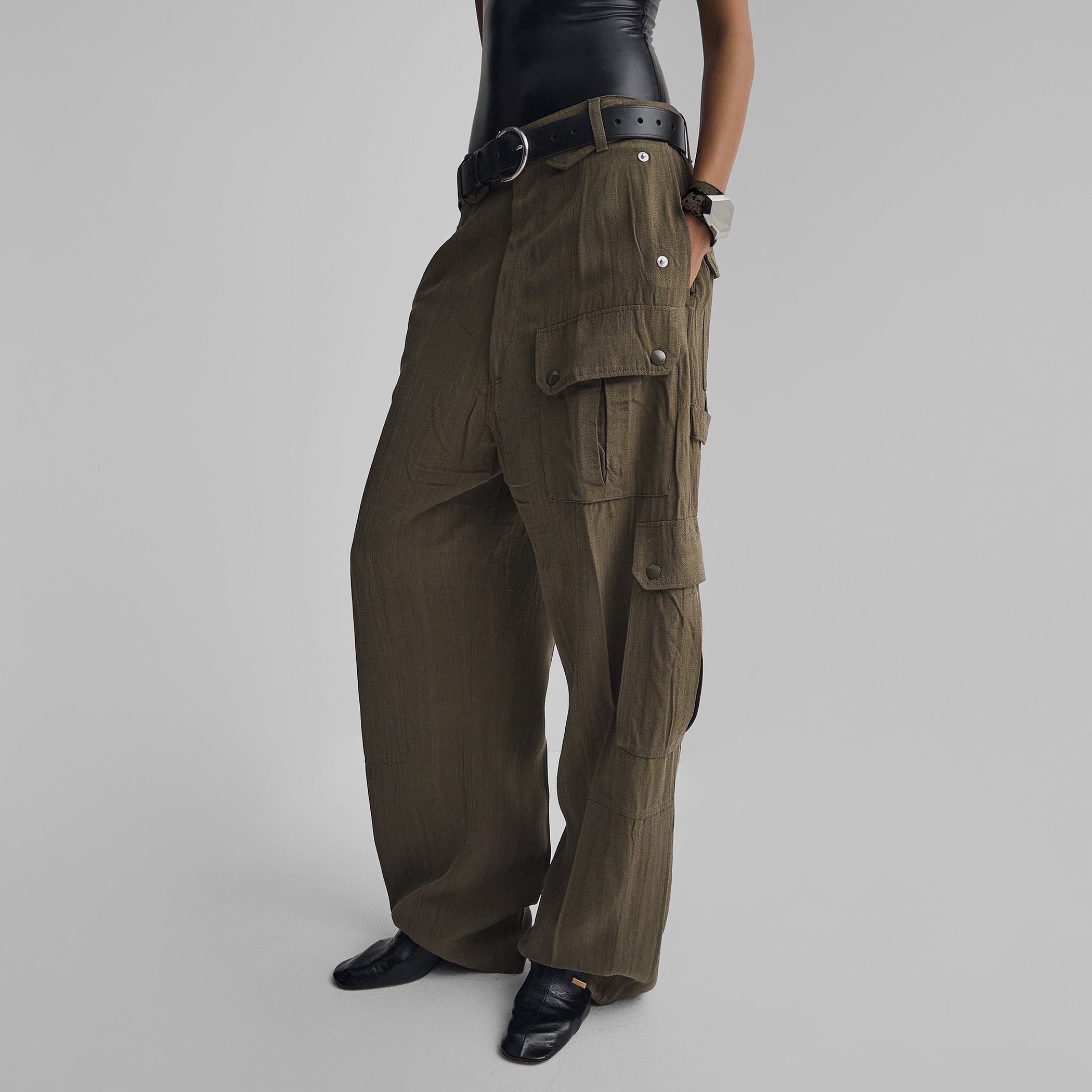 Angled front view of model wearing PATCH POCKET CARGO TROUSERS in shroom