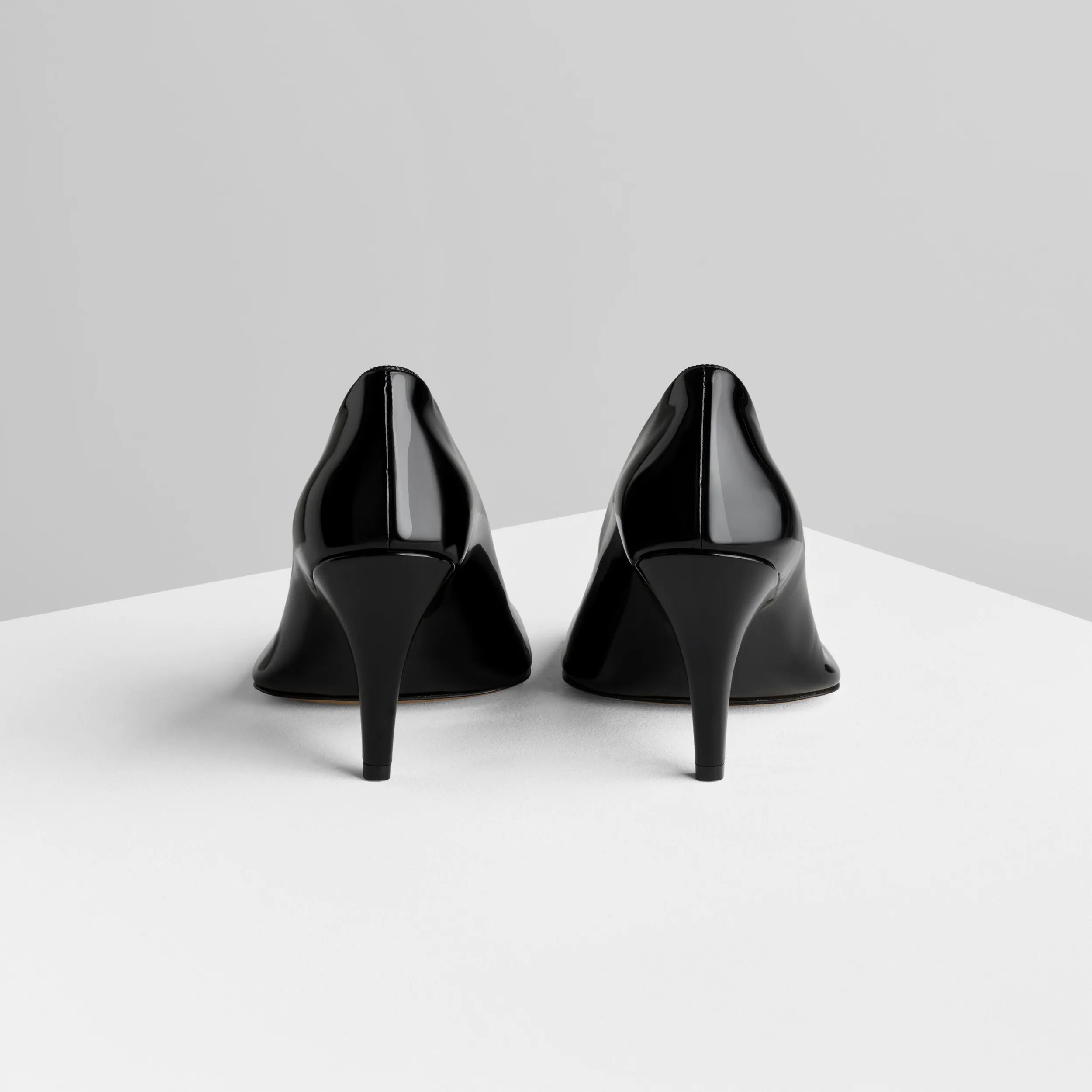 【ビジネスや日常に最適】PHOEBE PHILO ソフトアンクルブーツ 90 PHOEBE PHILO | SOFT PUMP 90 | BLACK PATENT LEATHER