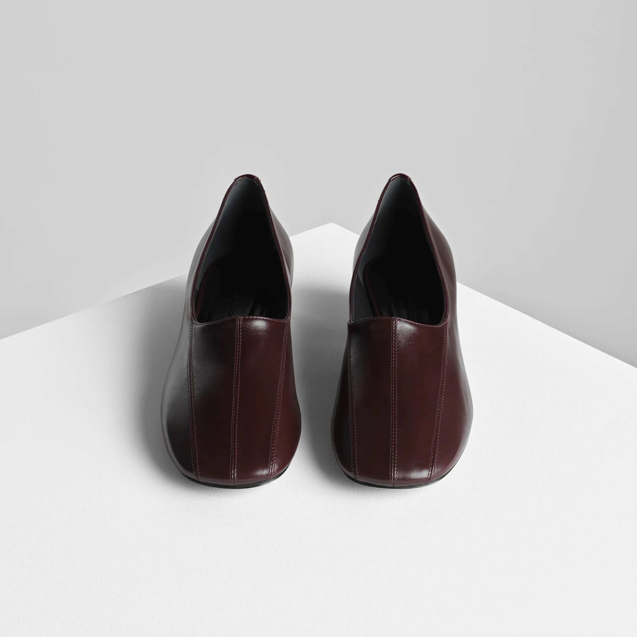 【PHOEBE PHILO】新作 CLUB SLIPPER in oxblood shiny leather PHOEBE PHILO | CLUB SLIPPER | OXBLOOD SHINY LEATHER