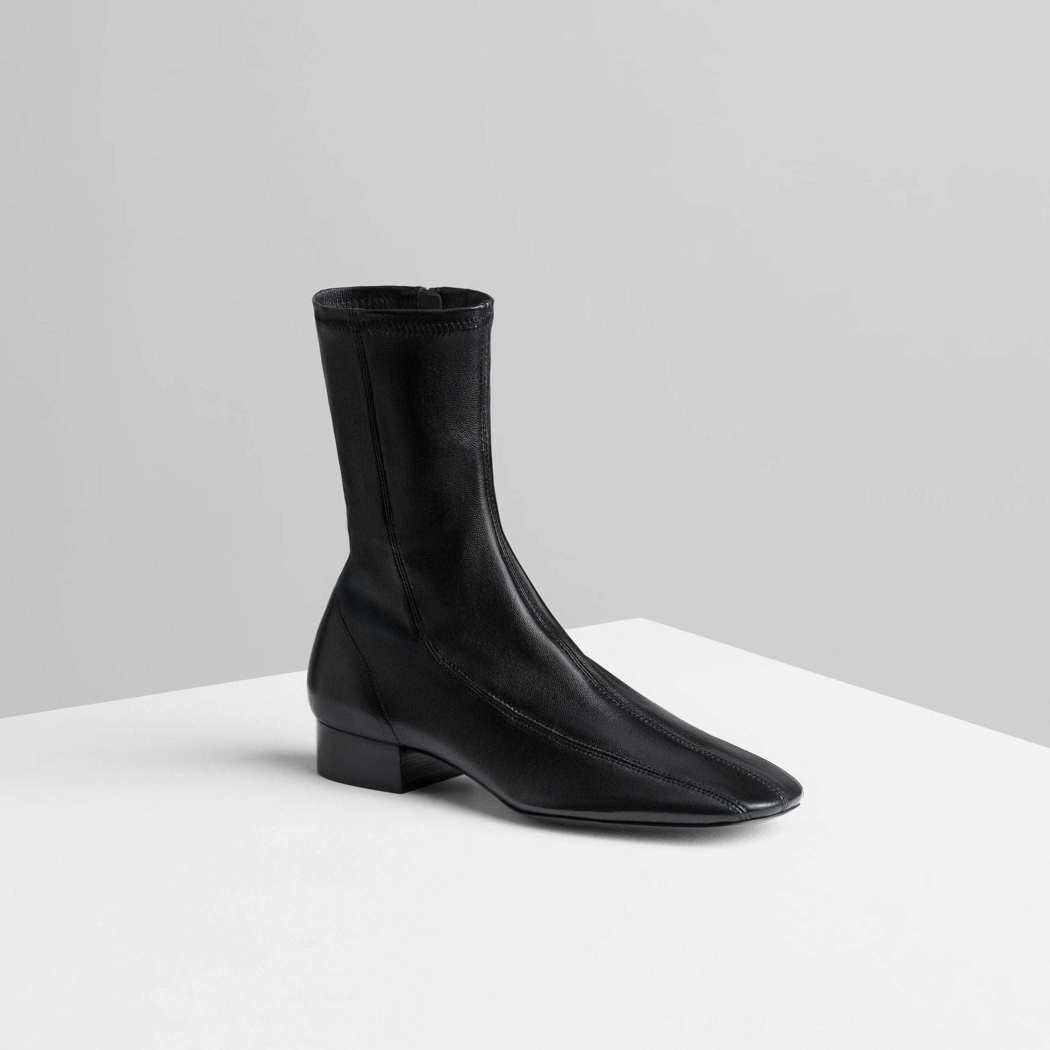 Angled view of club boot 30 in black stretch nappa leather.