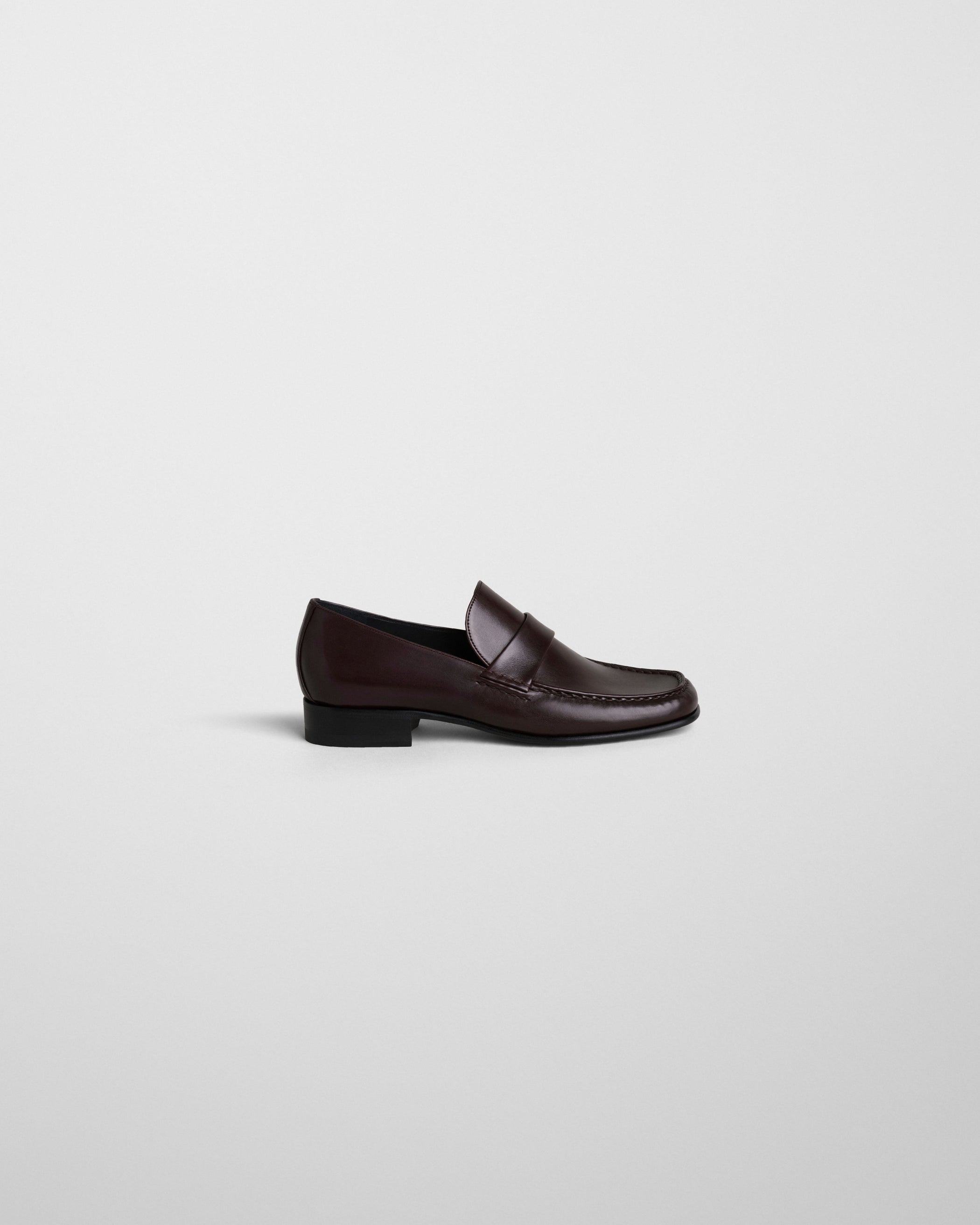 Side view of MAN'S LOAFER in oxblood leather