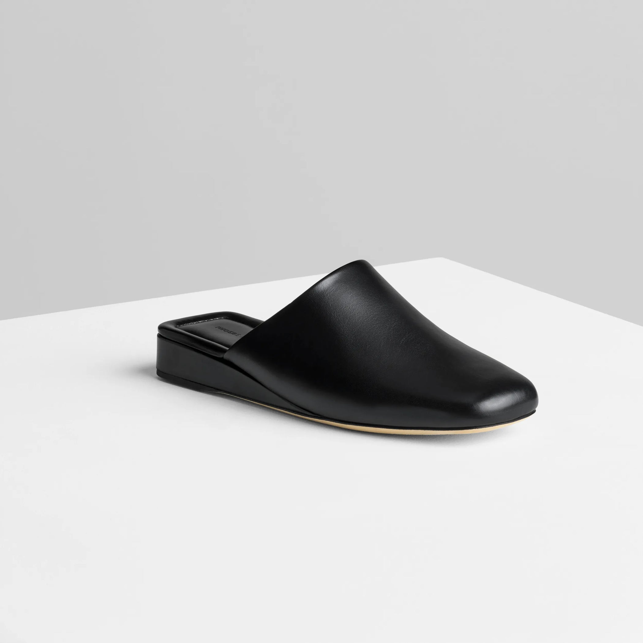 Angled view of robe slide in black leather.