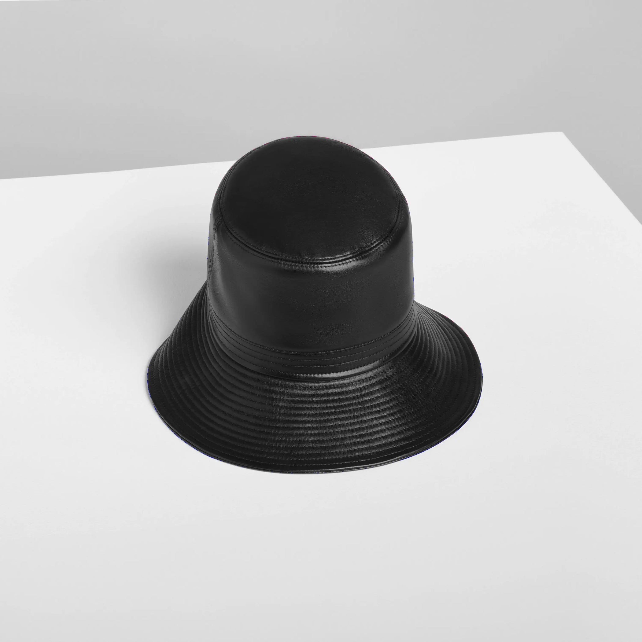 BUCKET HAT | black leather