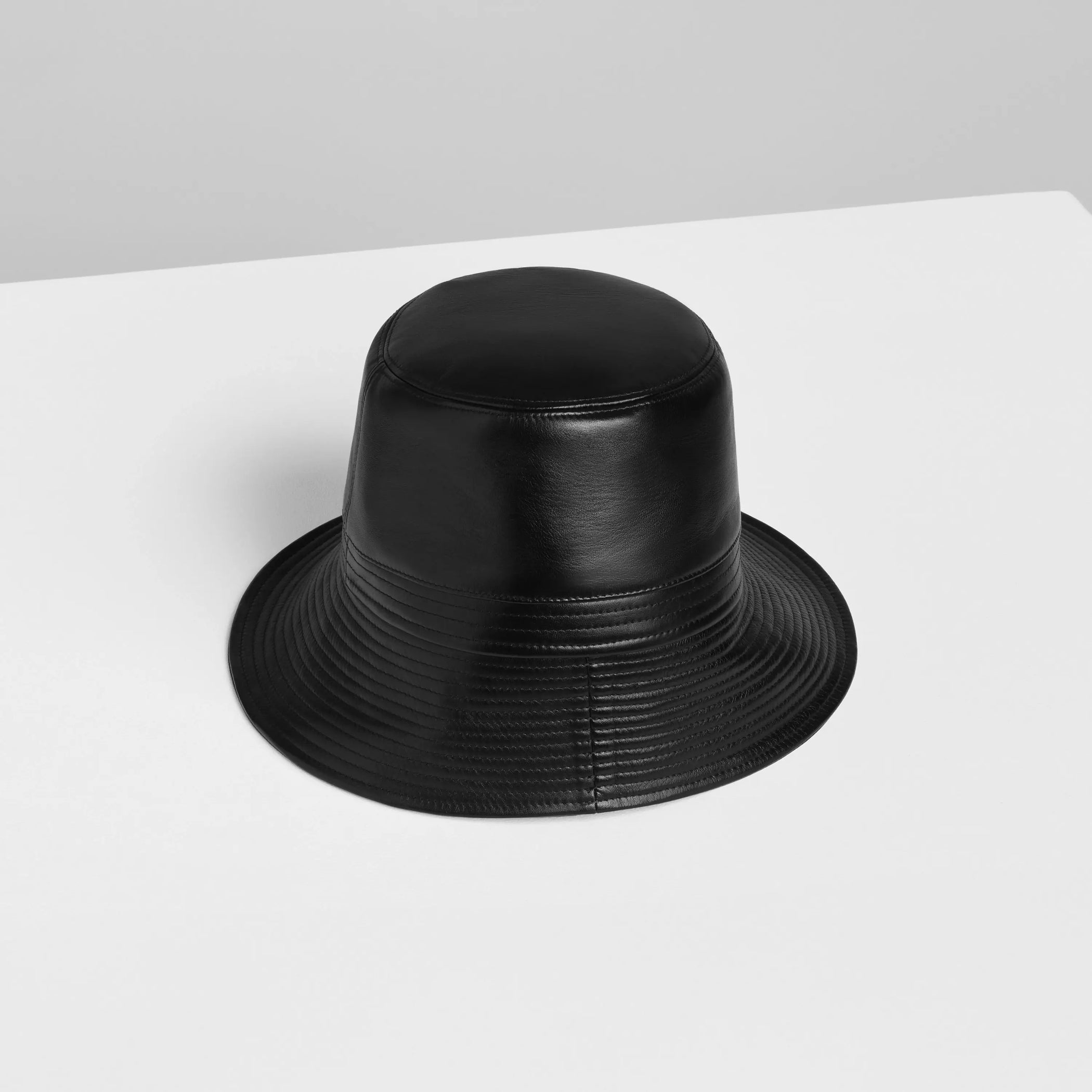 BUCKET HAT | black leather