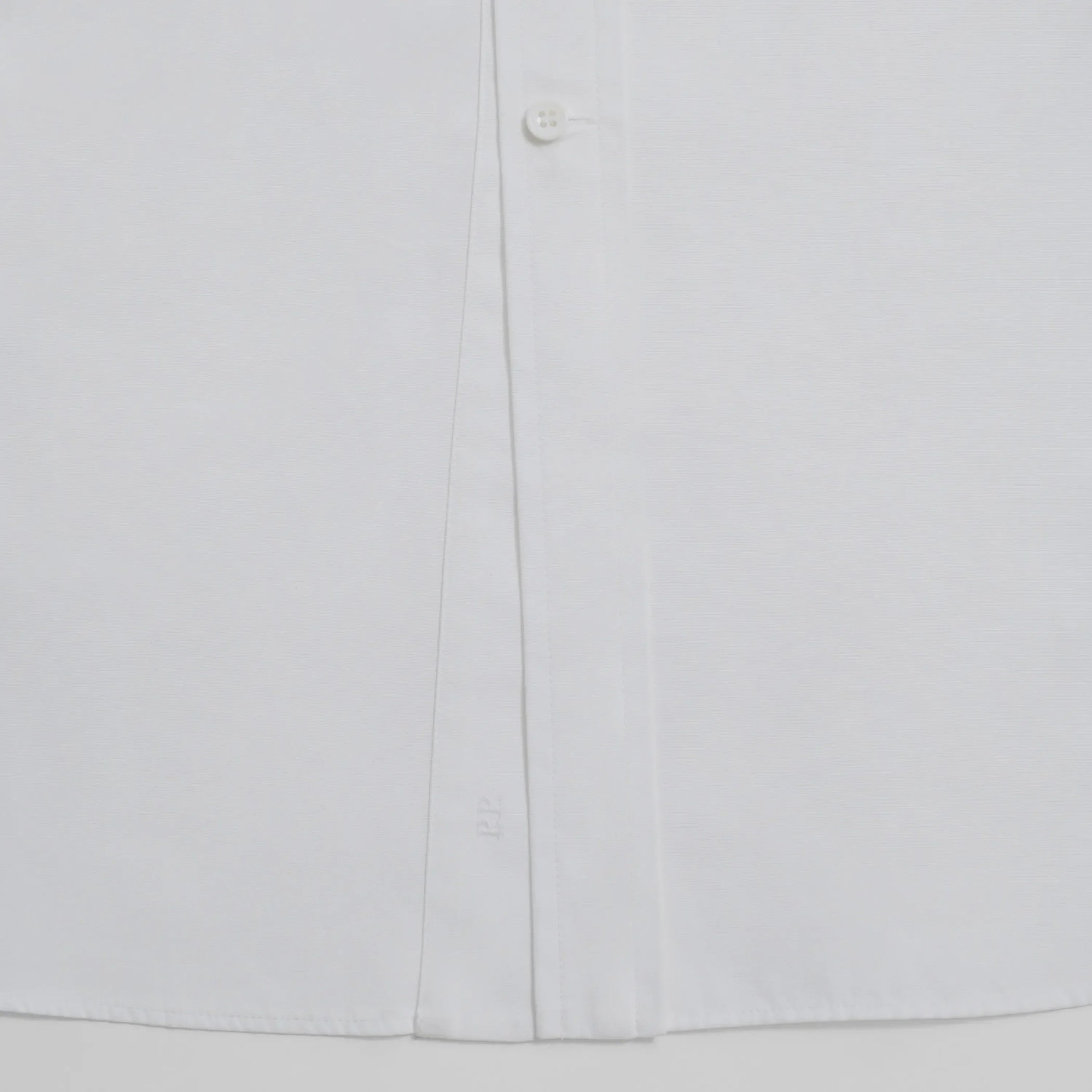 Button detail of T-SHIRT in white cotton shirting