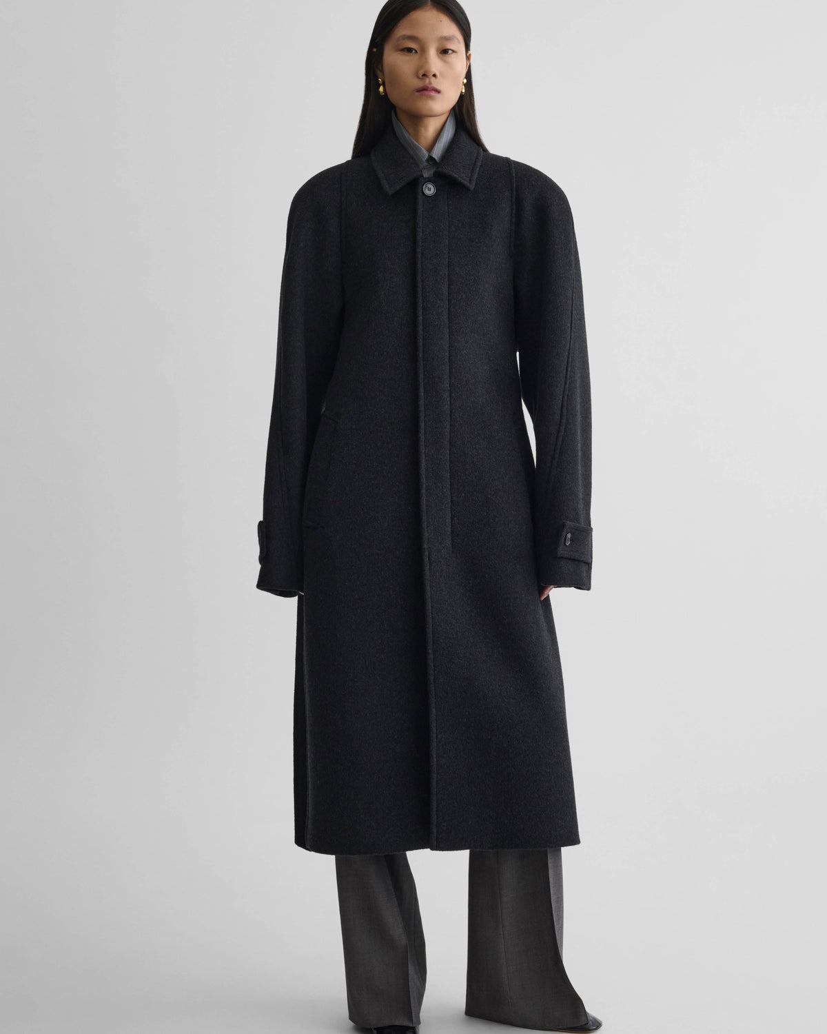 Front view of model wearing ROUNDED SHOULDER COAT in anthracite wool cashmere