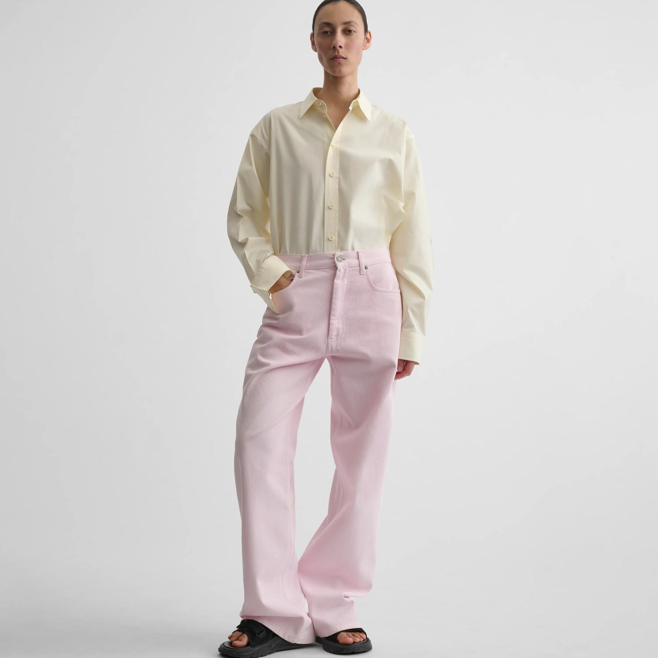 Front view of zip jeans in pale pink cotton