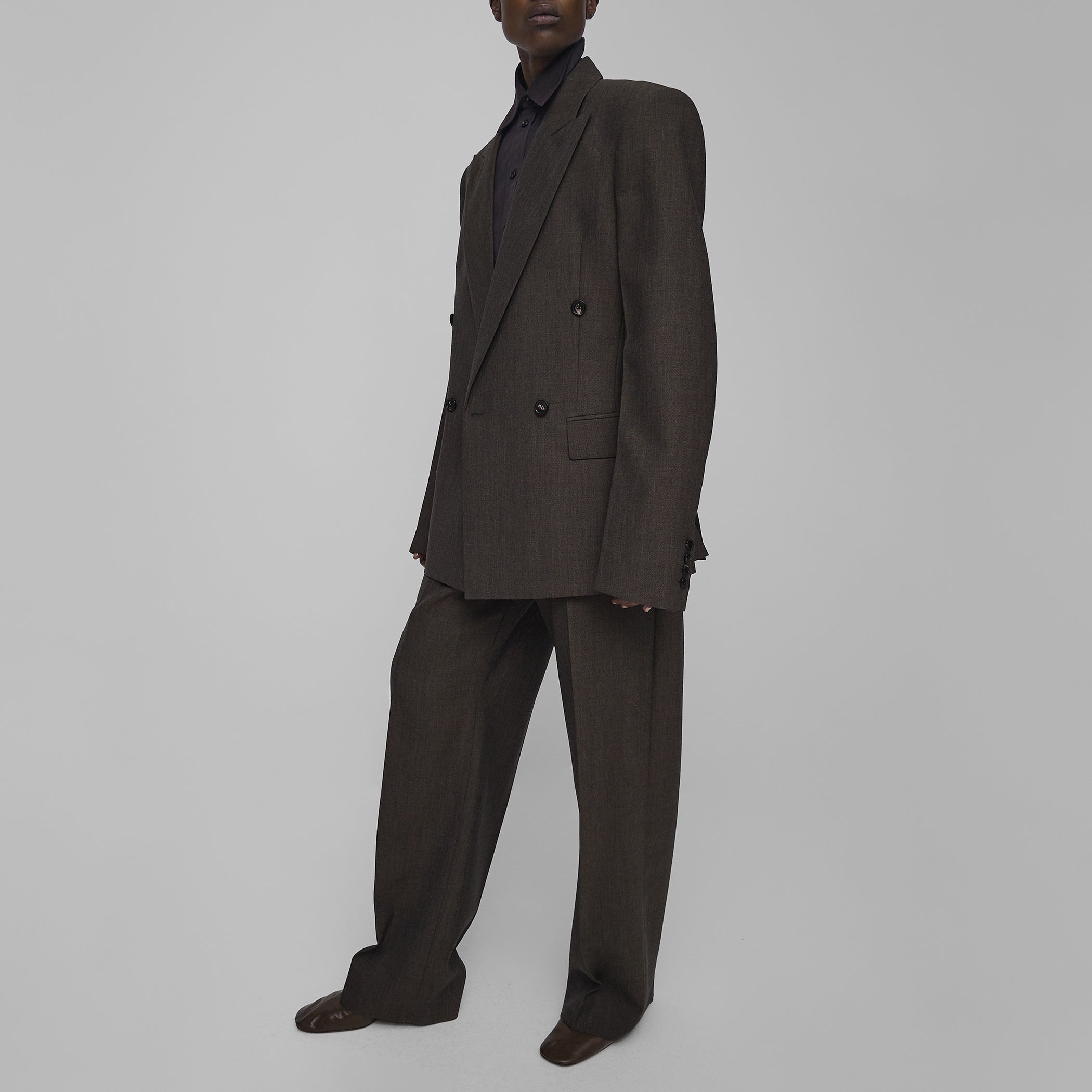 Front view of model wearing MILANESE JACKET in cigar