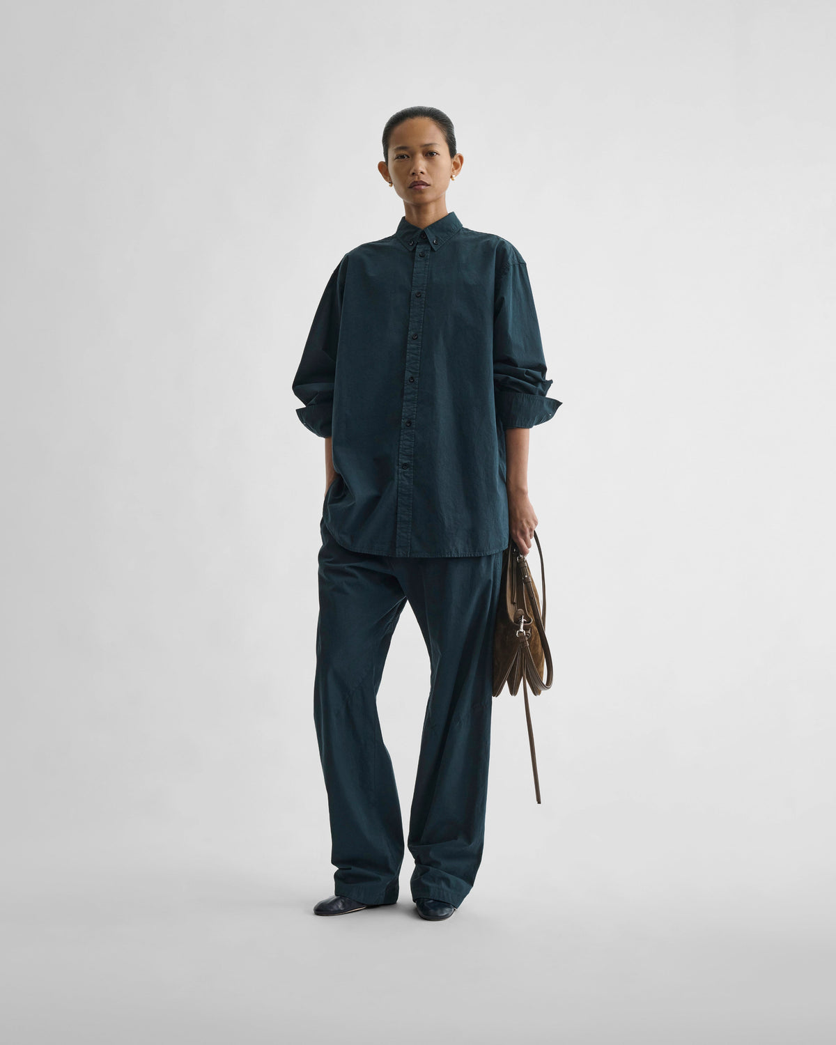 Front view of model wearing BUTTON COLLAR SHIRT in black ink cotton
