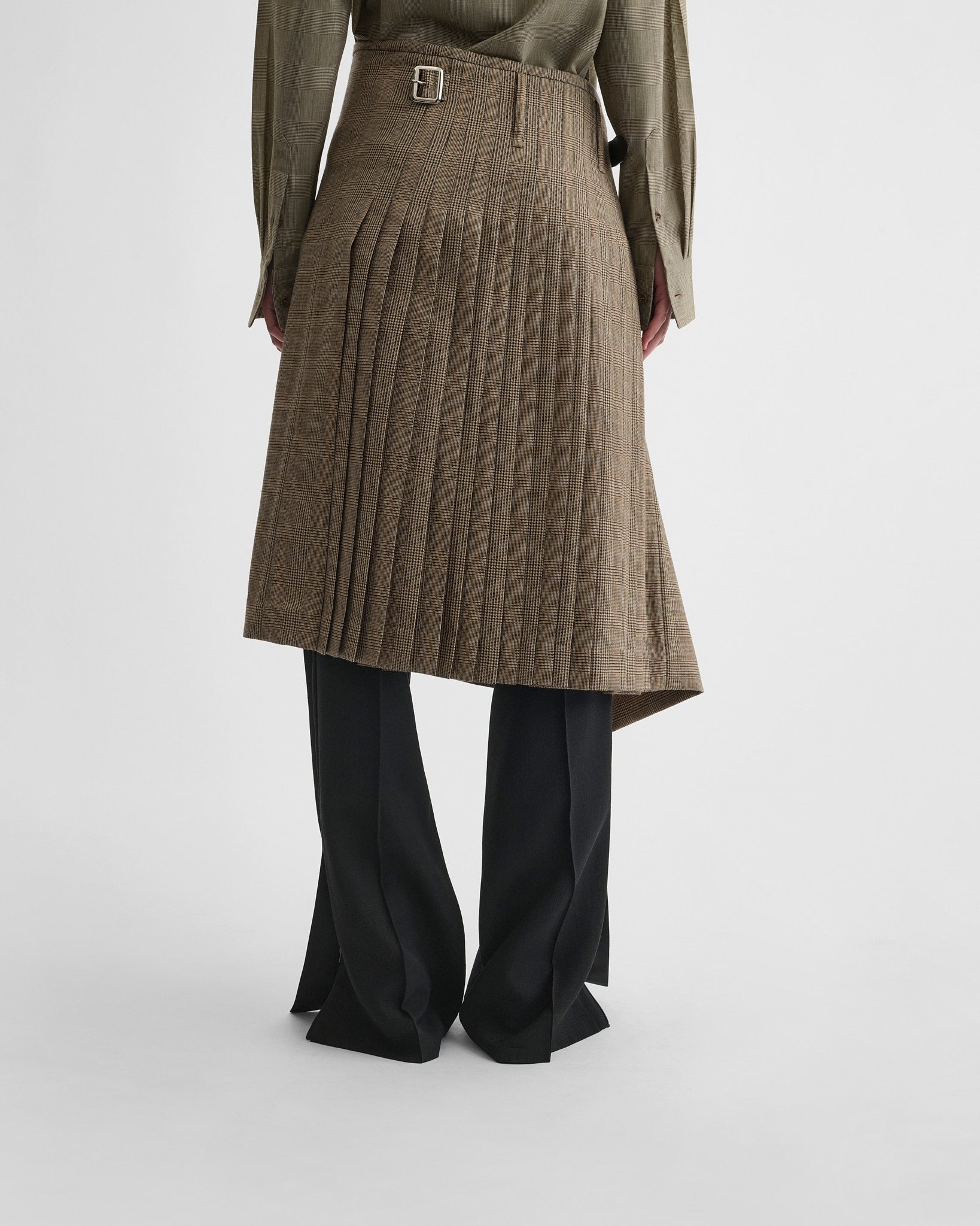 Back view of kilt in tobacco wool