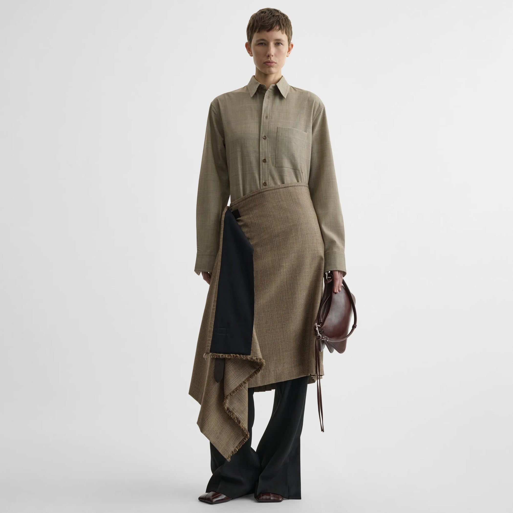 Front view of kilt in tobacco wool