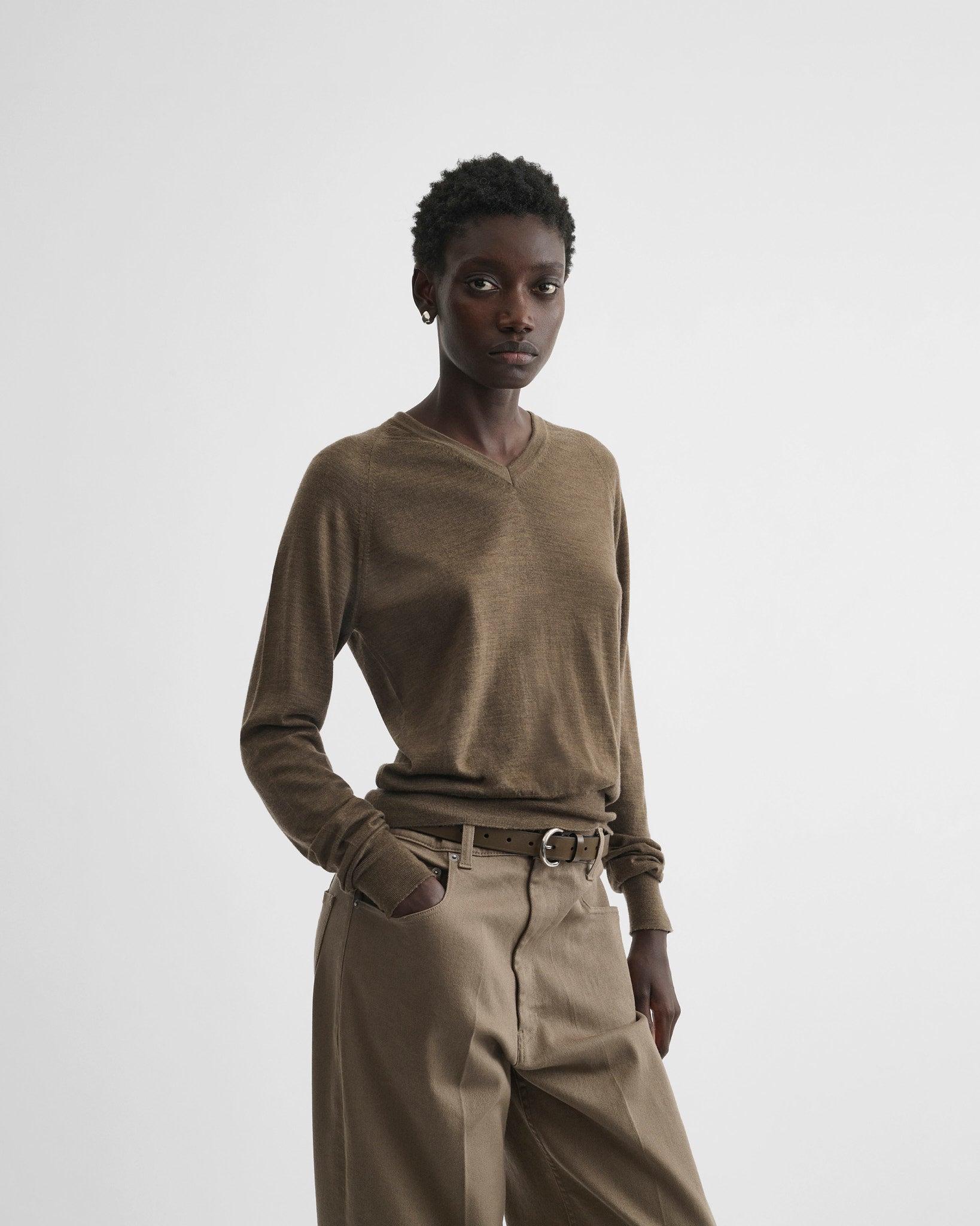 PHOEBE PHILO フィービーファイロ 25AW SHRUNK V-NECK SWEATER Vネックニットセーター CK102 YW4575 828TP ブラウン S PHOEBE PHILO | SHRUNK V-NECK | TAUPE WOOL