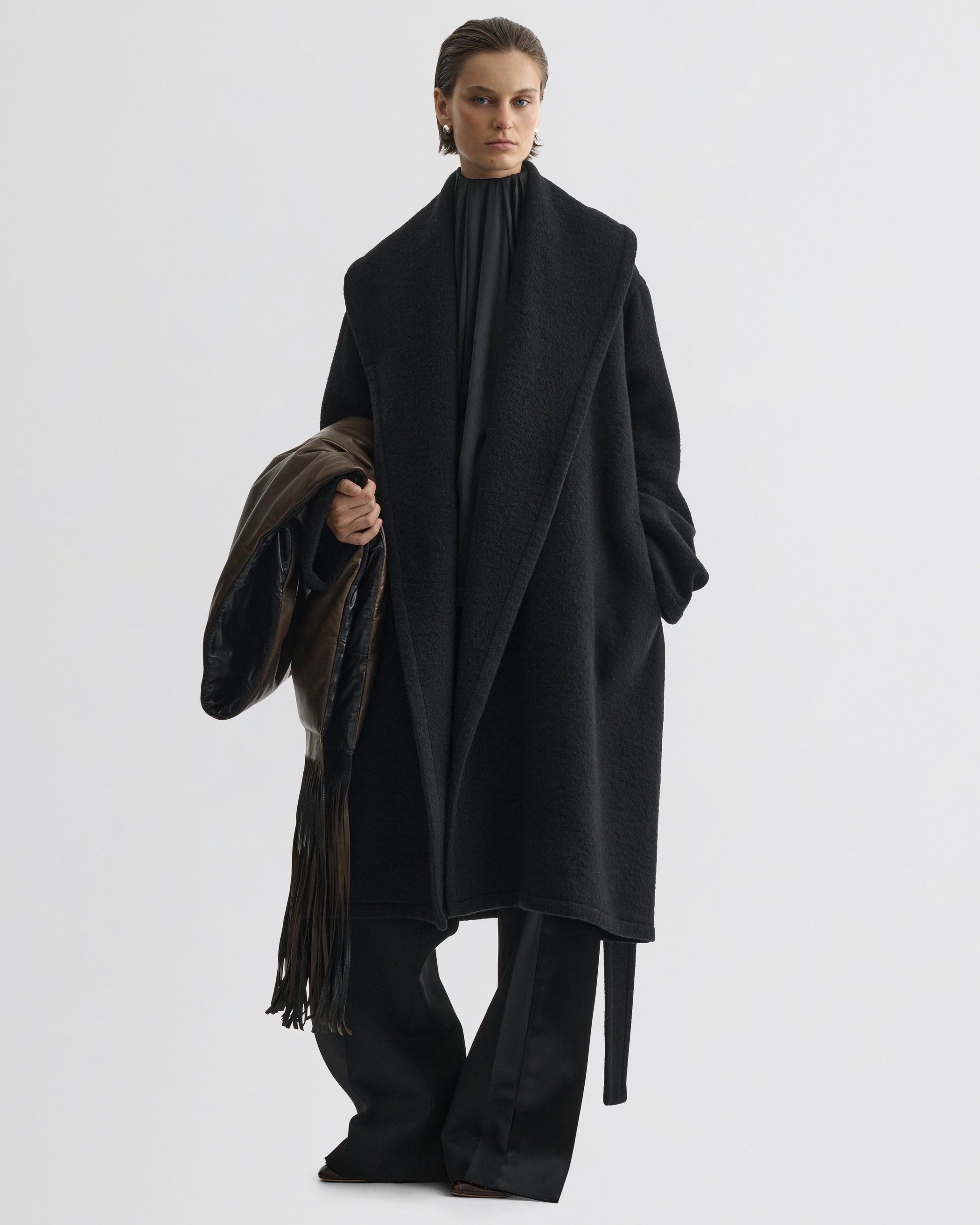 Front view of ROBE COAT in black cashmere
