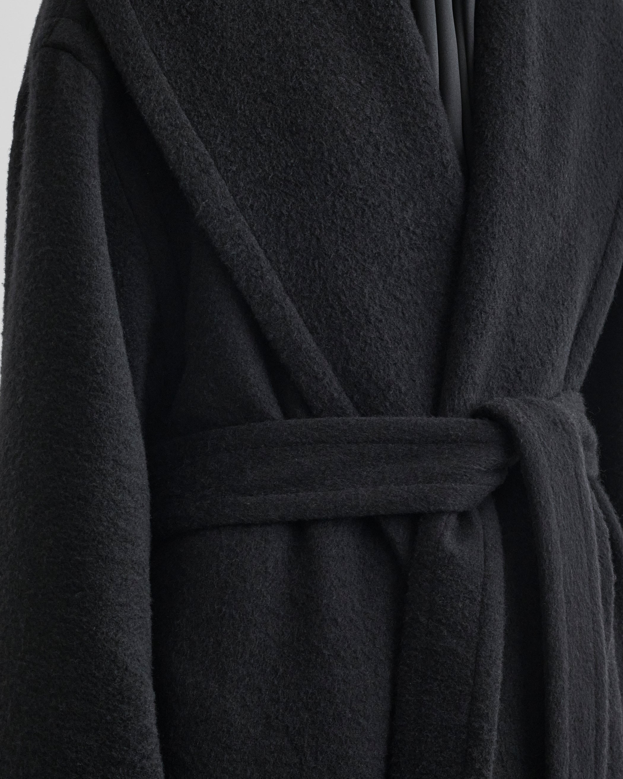 Close up detail view of ROBE COAT in black cashmere