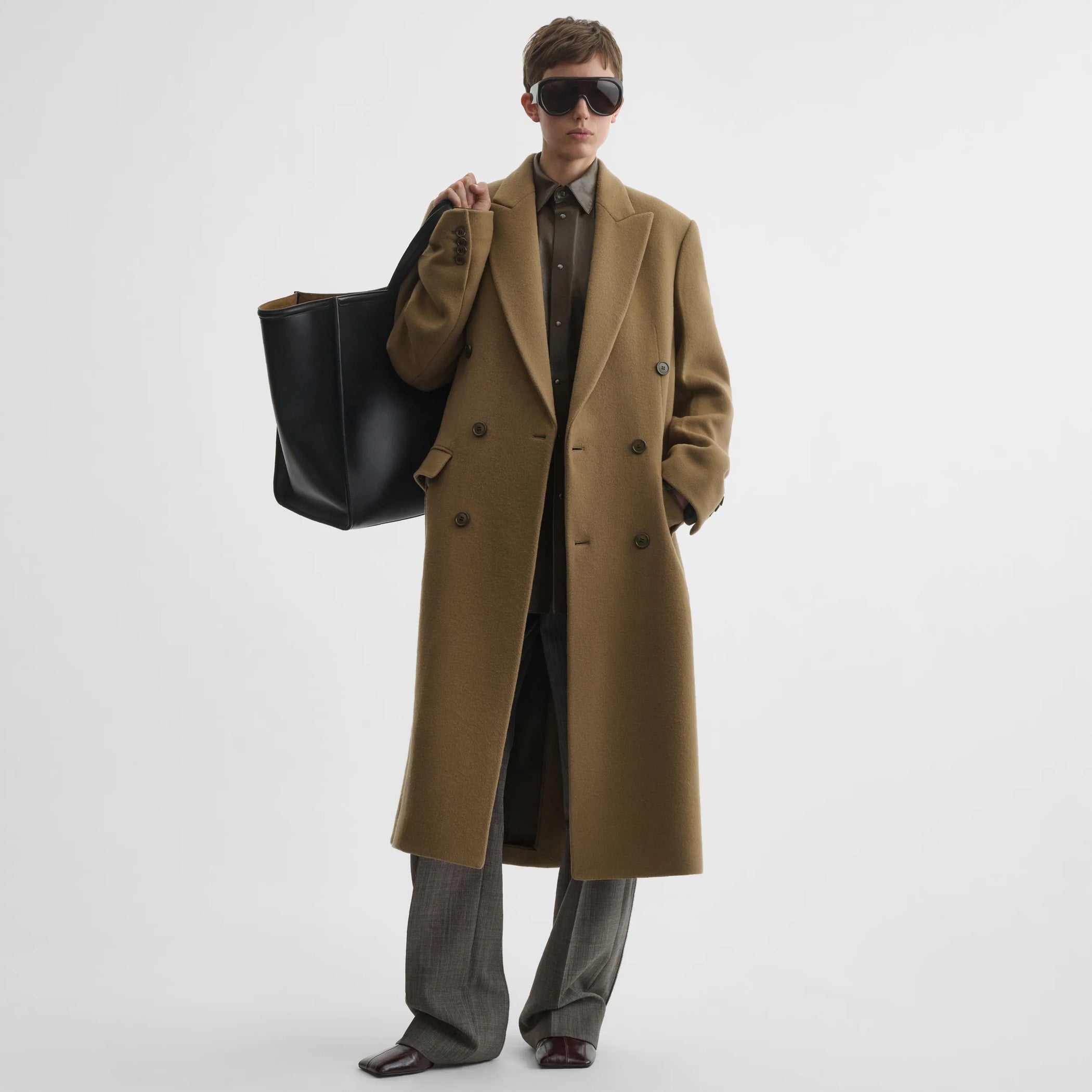 Front view of man&#39;s coat in tobacco cashmere