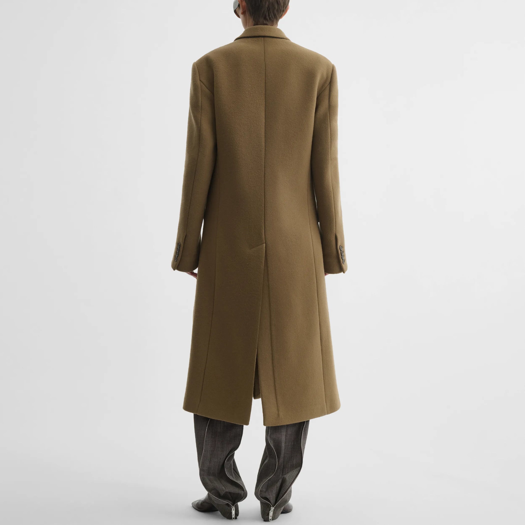 Back view of man&#39;s coat in tobacco cashmere