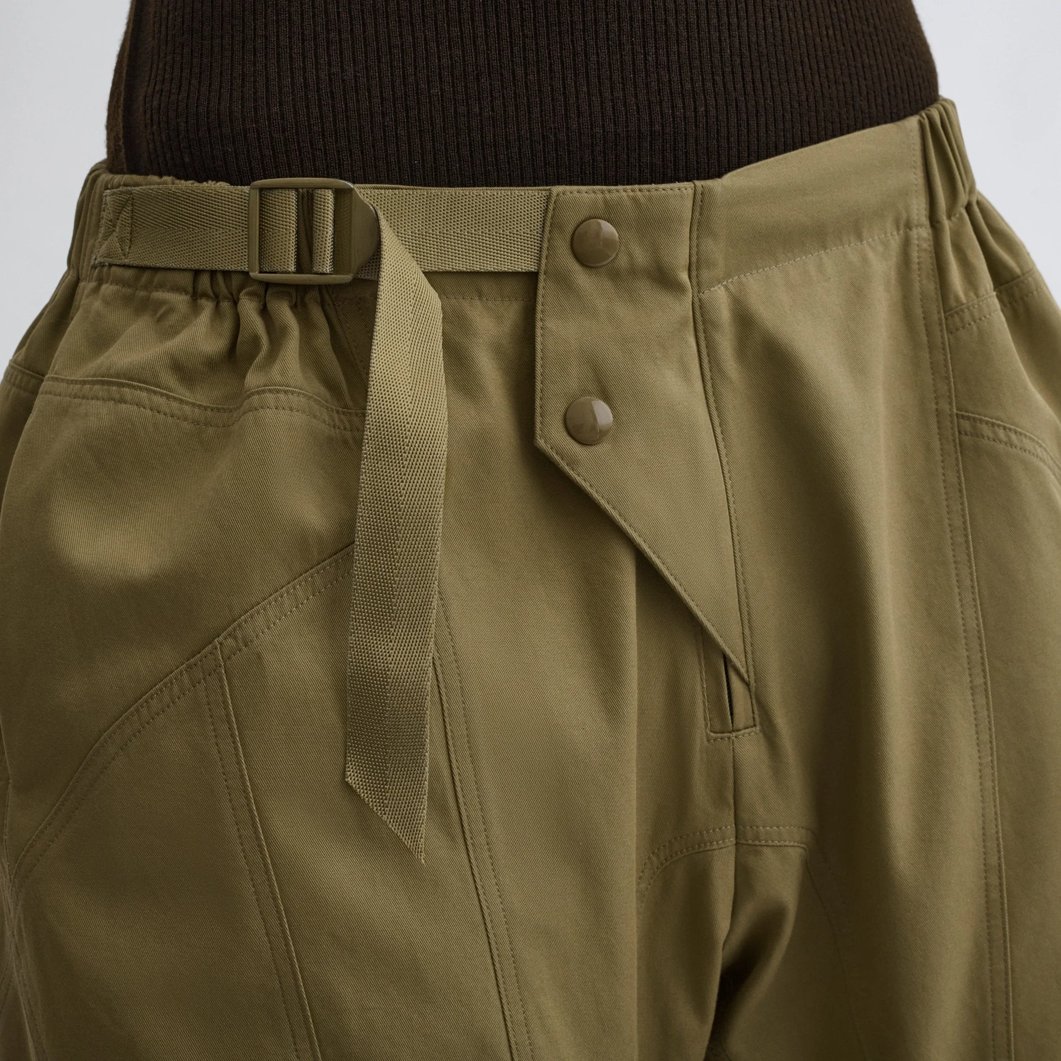Detailed view of the BMX trousers in sage