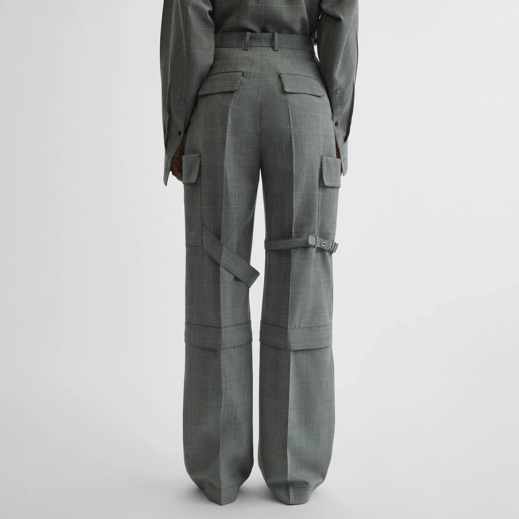 Back view of zip cargo trouser in anthracite wool