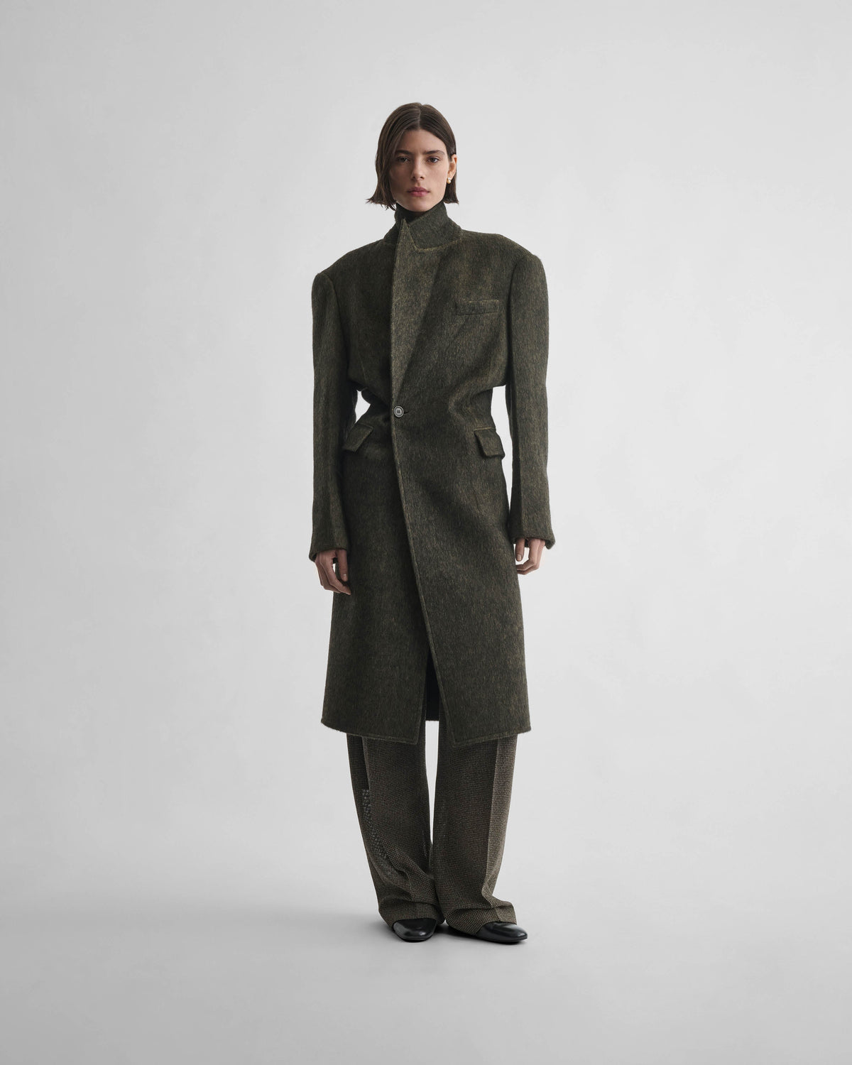 Front view of model wearing KINKED JACKET in anthracite wool