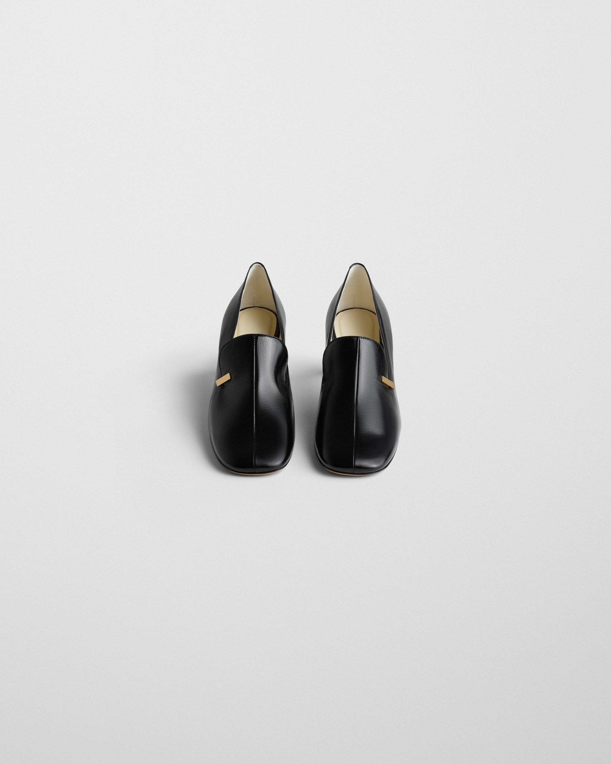 Front view of CLUB LOAFER 60 in black leather