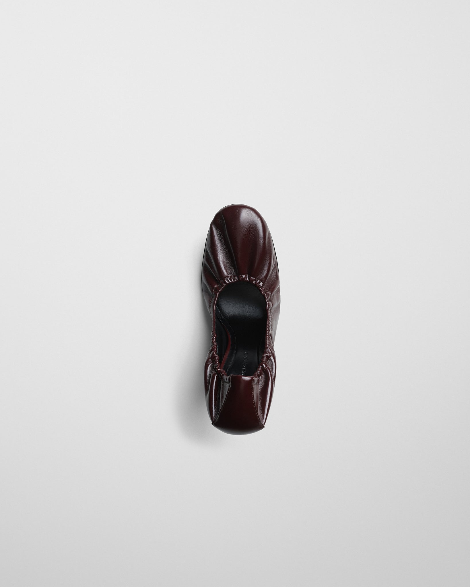 Top view of PUCKER PUMP 100 in oxblood leather