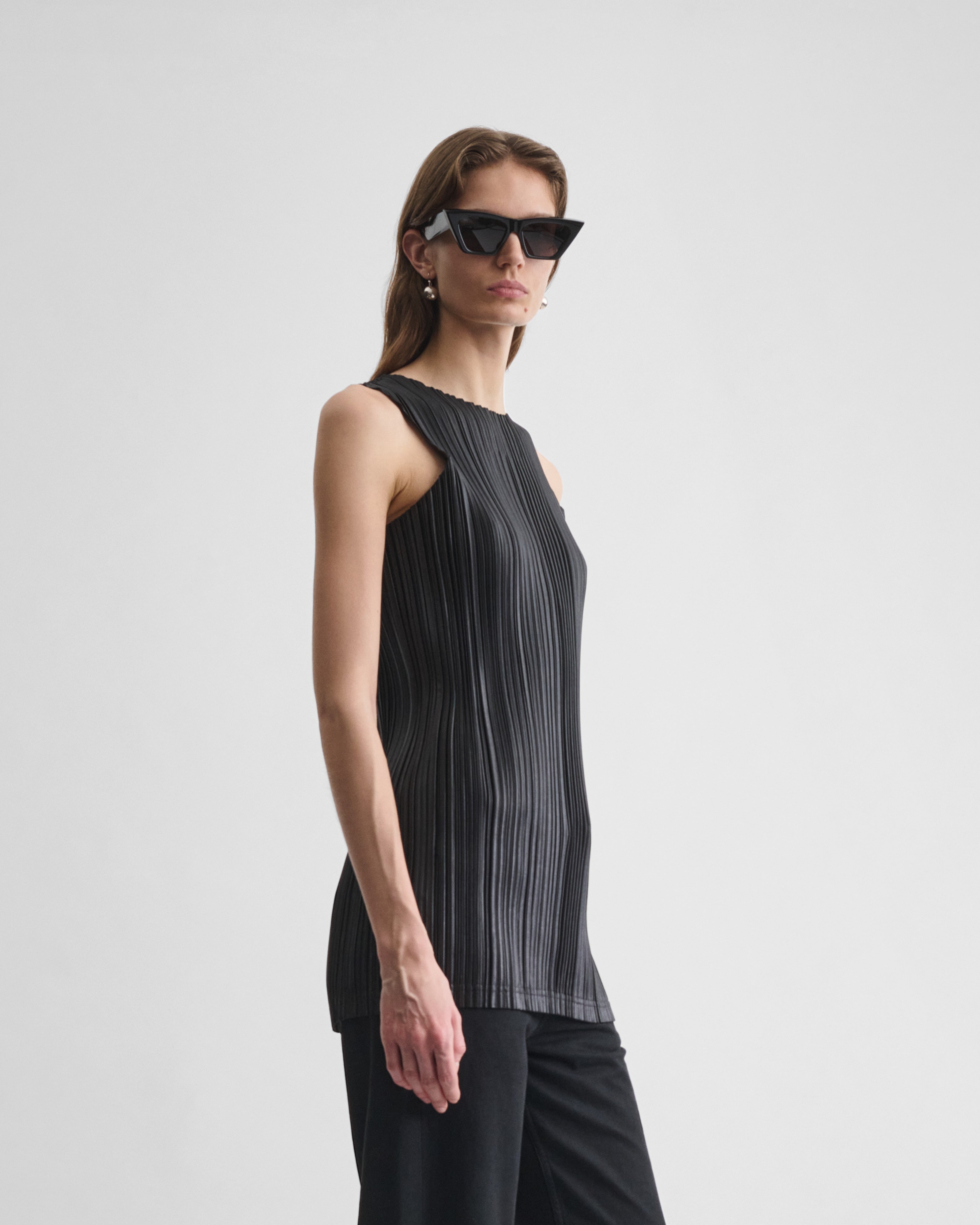 PHOEBE PHILO | RAZOR PLEAT TANK | BLACK POLYESTER
