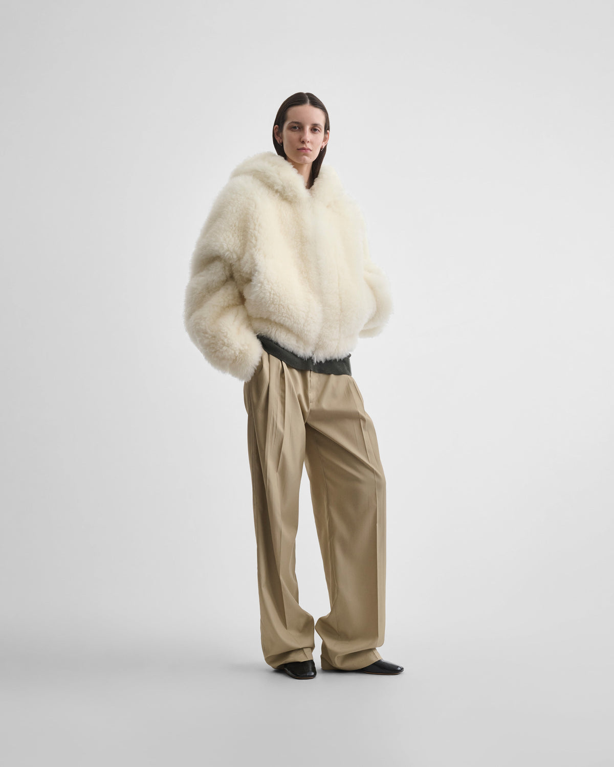 Front full length view of model wearing SUPER TEDDY HOODIE in ivory shearling