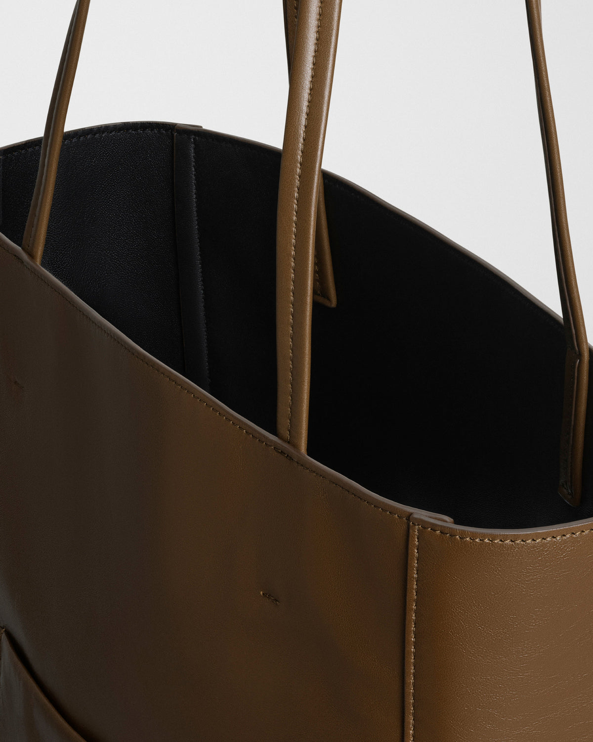 Detail view of PAPER TOTE in olive leather