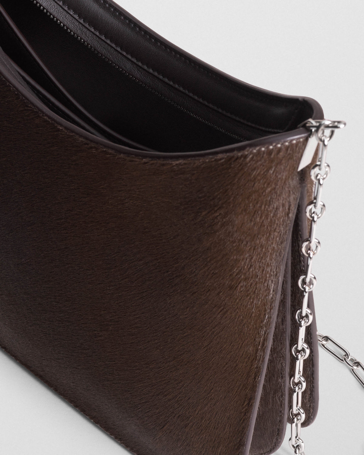 Detail view of SMALL GIG BAG in khaki leather