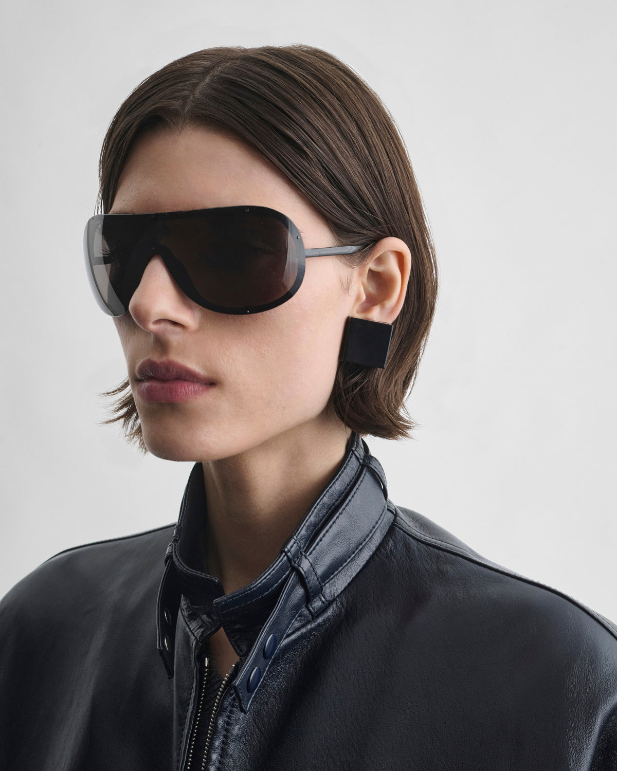 Front view of model wearing BEAM SUNGLASSES in black metal
