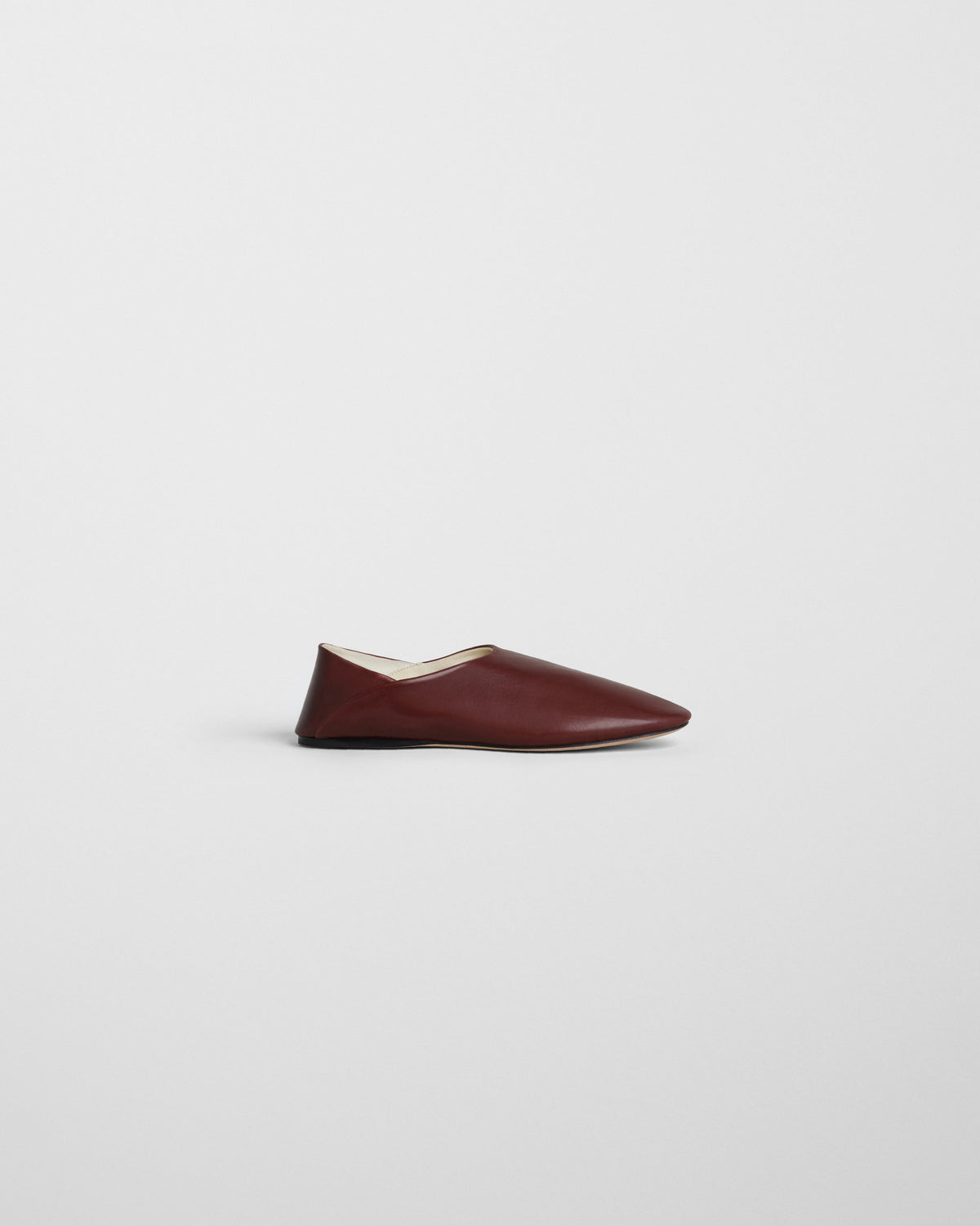 Side view of HOUSE FLAT in conker leather